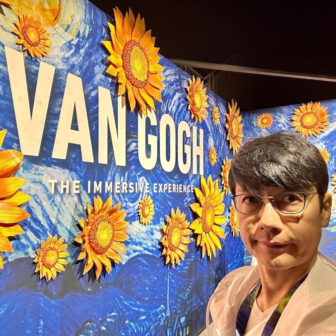 熊谷正寿さんのインスタグラム写真 - (熊谷正寿Instagram)「ゴッホの没入型アート展へ。150年前のアートが最新のテクノロジーで多くの人々に共感を与えている様を見て、心の底から感動したよ。  プロジェクションマッピングやVRなどを使った没入的な体験は、アートとテクノロジーがどのように交差するかを理解する素晴らしい機会になりました。アート×テクノロジー＝没入型体験はオススメ。  （渋谷駅前でバンクシー作品をご覧頂いているGMOデジタル美術館ですが、今より更に没入型に改造すべく6月6日（火）～7月22日（土）までお休みします。どうぞご期待ください。）  #ArtTech  #ImmersiveExperience　 #GMOデジタル美術館 #GMOmuseum #GMOdigitalmuseum #artworksfrommasatoshikumagaicollection #masatoshikumagai #現代アート #art  #contemporaryart #Banksy #バンクシー #girlwithballoon #bomblove #bombhugger #stencilart #graffiti #渋谷 #バンクシー展 #ミュージアムショップ #Museumshop」5月29日 16時58分 - masatoshi_kumagai