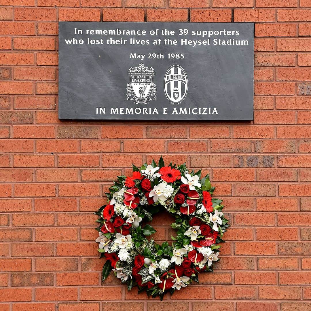 リヴァプールFCさんのインスタグラム写真 - (リヴァプールFCInstagram)「We remember the 39 football fans who lost their lives at Heysel Stadium in Belgium on this day 38 years ago.」5月29日 16時58分 - liverpoolfc