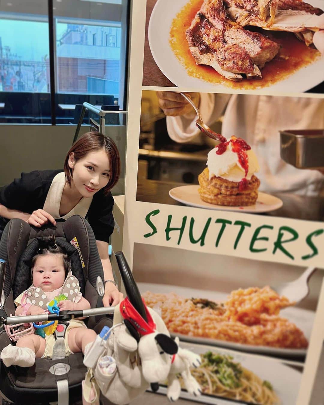横町ももこさんのインスタグラム写真 - (横町ももこInstagram)「💖  家族でおでかけデーに SHUTTERS luz自由が丘でディナー🍽️❤️  食べたもの😋 ◉スペアリブ(しょうゆ味) ◉トマトソースのスパゲッティ ◉アップルパイアラモード(ラズベリー,シナモン)  お店自慢のスペアリブは ほろほろなお肉が骨からスルンと取れるくらい柔らかくて 本当に絶品でした😍💓  トマトスパゲッティはガーリックの風味とパスタの茹で加減が絶妙でおいしくてまた食べたくなるやみつきの味でした🍅✨ シャッターズはスペアリブのイメージが強いけど、パスタもめっちゃ美味しいということに気づき感動した🥹✨  大人気のアップルパイはアイスクリームとあったかいアップルパイの相性抜群でいろんな食感が楽しめた🍎💕 旦那さんとそれぞれ違うソースを注文して食べ比べできたのも楽しかった🎵 娘ちゃんがもう少し大きくなったら一緒に食べたいな👶🩷  卒乳したらお酒も一緒に飲みながら、 天気のいい日はテラス席もいいね🍺☀️  #シャッターズ #supported  #自由が丘グルメ #自由が丘カフェ #スペアリブ #アップルパイ #アップルパイアラモード  #家族でおでかけ #家族の時間  #家族ご飯 #家族デー  #新米ママ #女の子ママ #子育てママ #赤ちゃんのいる生活  #ブロガー #インフルエンサー #横町ももこ」5月29日 17時01分 - momochadayo