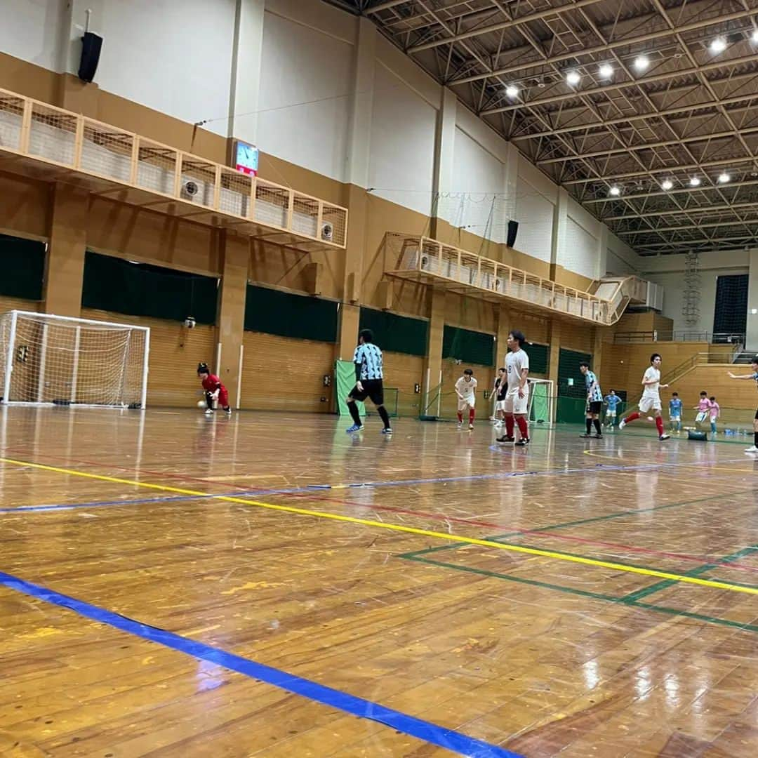 ユニクスさんのインスタグラム写真 - (ユニクスInstagram)「#北区リーグ 2023.5.27 #開幕戦  VS #袋F.C.ノーバ ○14-0(9-0)  全FP得点で快勝‼️ 初戦でみんな硬さがありましたが、 出だしとして幸先よし。  応援、サポートありがとうございました🫡  次節、7/29  #フットサル #futsal #社会人リーグ #フットサルリーグ #北区フットサルリーグ #ユニクス #UNIQS #滝野川体育館 #対戦結果 #勝利 #北区サッカー協会」5月29日 17時04分 - fc.uniqs