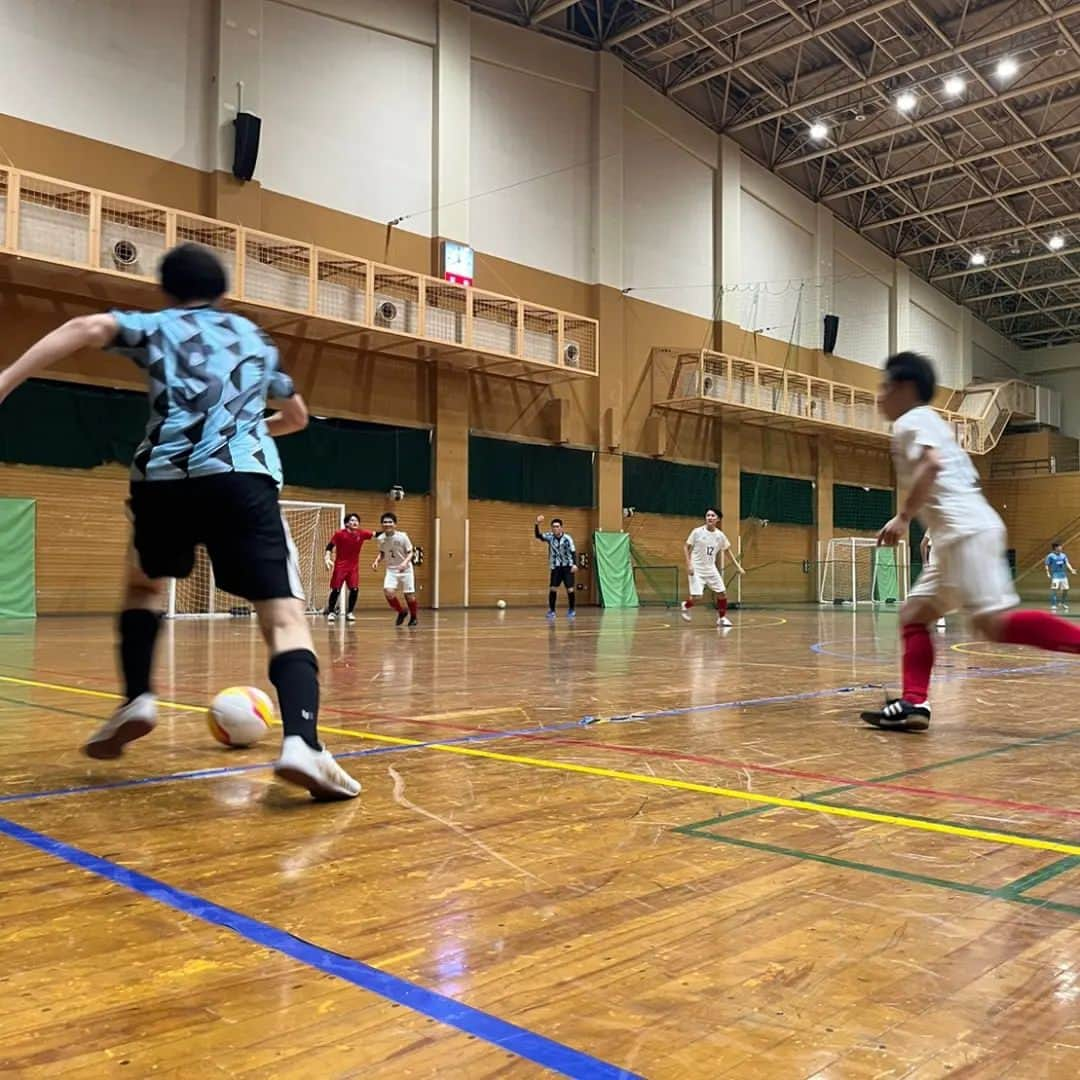 ユニクスさんのインスタグラム写真 - (ユニクスInstagram)「#北区リーグ 2023.5.27 #開幕戦  VS #袋F.C.ノーバ ○14-0(9-0)  全FP得点で快勝‼️ 初戦でみんな硬さがありましたが、 出だしとして幸先よし。  応援、サポートありがとうございました🫡  次節、7/29  #フットサル #futsal #社会人リーグ #フットサルリーグ #北区フットサルリーグ #ユニクス #UNIQS #滝野川体育館 #対戦結果 #勝利 #北区サッカー協会」5月29日 17時04分 - fc.uniqs