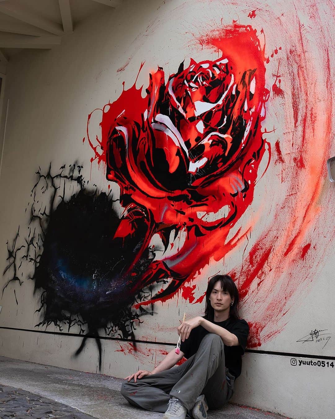 小野裕人のインスタグラム：「壁画完成！ #壁画 #絵 #アート #ペイント #muralart #artwork #rose #graffiti」
