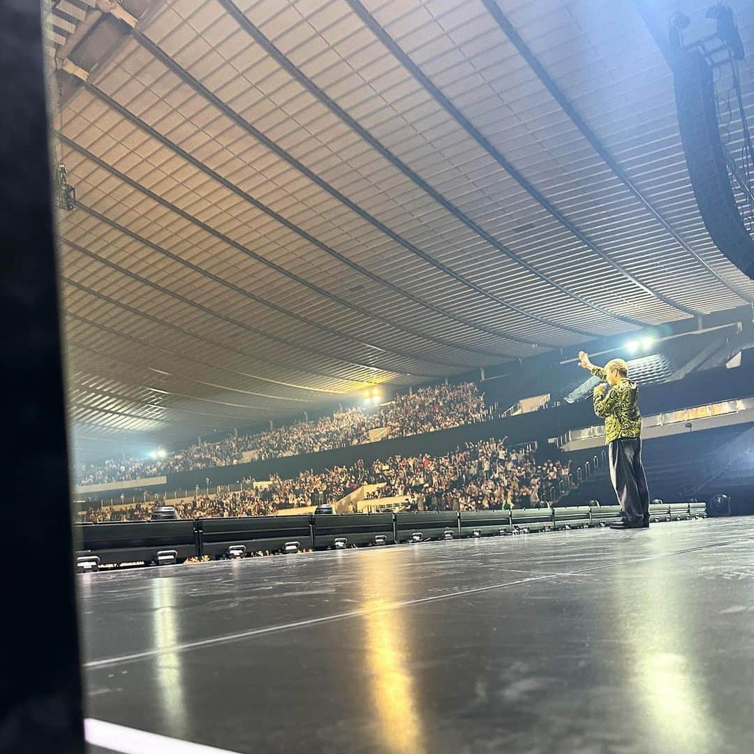 カドサワンレイコさんのインスタグラム写真 - (カドサワンレイコInstagram)「SKY-HI ARENA TOUR -BOSSDOM- 代々木体育館 Day2 のオープニングアクトを務めました！  日高さん、僕にオープニングさせてくれてありがとうございます。 そして居合わせてくれたFLYERSのみなさんのおかげで最高な景色を見ることができました。💜  TENくん居るのエモすぎるし、THE FIRSTの僕のFirstダンス先生のKekkeさんも居て最高に新章突入でした！  僕と一緒に踊ってくれたHIBIKIくんとionaさんも本当にありがとうございます！今後とも？😏よろしくお願いします！  #REIKO #SKYHI #BOSSDOM #BMSG」5月29日 17時15分 - reiko__official