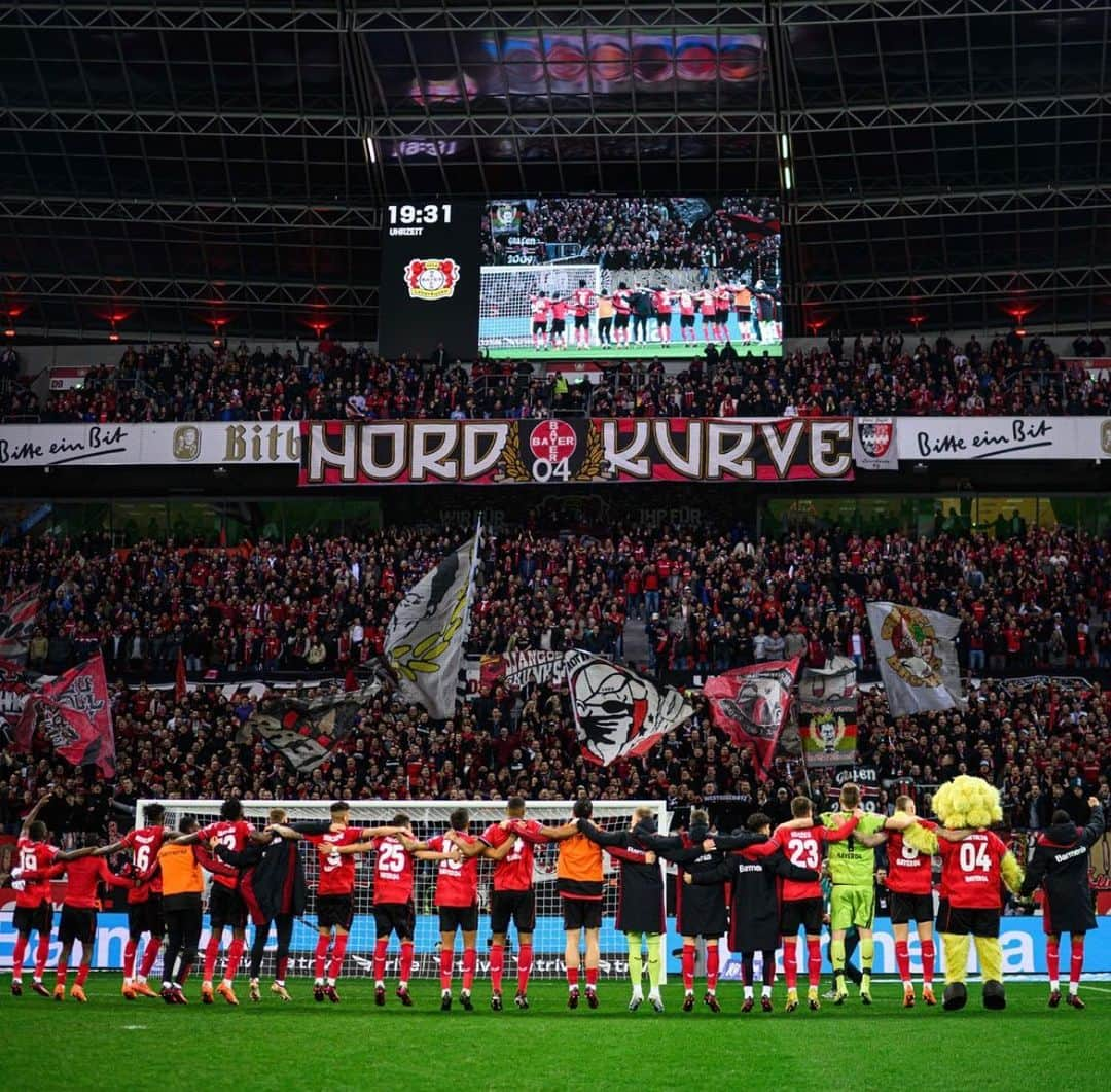 シャビ・アロンソのインスタグラム：「It has been an intense first season , and we finally  achieved our goal to play international and close to an European final.   Thanks to all the Fans. You have been our best support during the tough moments.   We are looking forward to getting better for next season.  @bayer04fussball  #werkself」