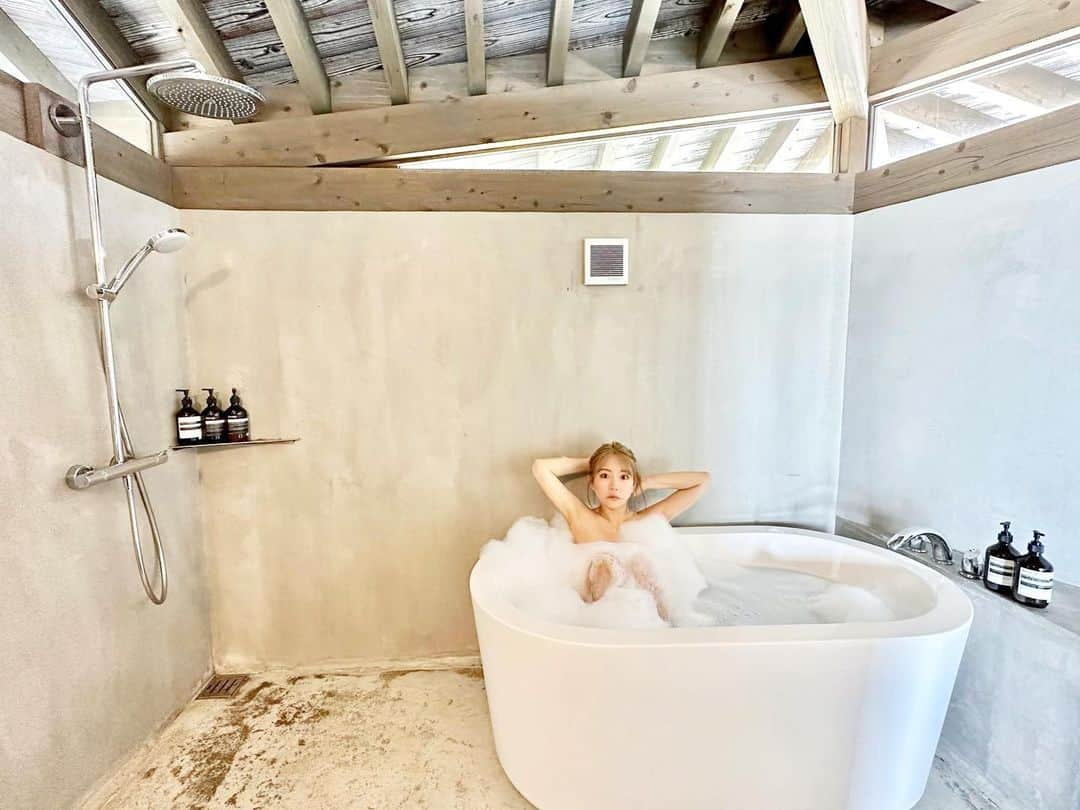 YuhKawasakiさんのインスタグラム写真 - (YuhKawasakiInstagram)「📍伝泊 The Beachfront MIJORA  風呂スタグラム🛁 ： ： ： ： ： ： ： ： #伝泊TheBeachfrontMIJORA #伝泊#奄美大島#奄美#奄美大島ヴィラ#奄美大島ホテル#大人旅 #プライベートヴィラ#トランカー#旅スタグラム #タビジョ#asoep #泡風呂 #猫脚バスタブ #amami#amamiisland #amamioshima #amamitrip #鹿児島観光 #鹿児島旅行 #奄美大島旅 #奄美大島観光 #奄美大島旅行 #風呂スタグラム #お風呂カフェ #お風呂映えスポット #風呂映え#kagoshimajapan #aēsop #kagoshimatrip」5月29日 17時24分 - yuhkawasaki