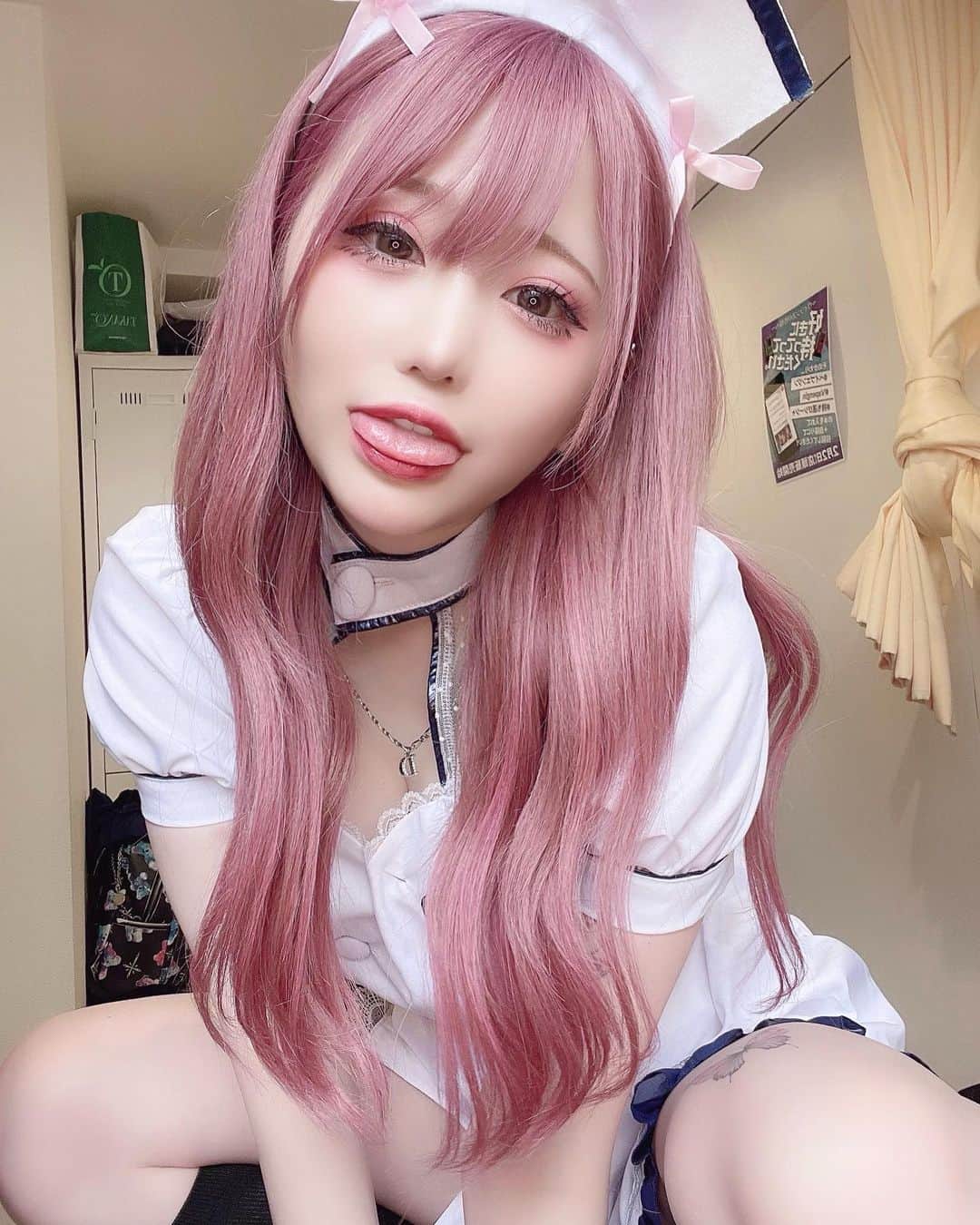 コンカフェ　エロ 岩瀬唯奈さんのインスタグラム写真 - (岩瀬唯奈Instagram)「たまたま撮ったらエロくなっちゃった。。。 . . . . . . . . .  ❥❥❥ #岩瀬唯奈 #コンカフェ嬢 #コンカフェ #コンセプトカフェ #新宿コンカフェ #歌舞伎町コンカフェ #メイドカフェ #新宿 #歌舞伎町  #アイドル ...