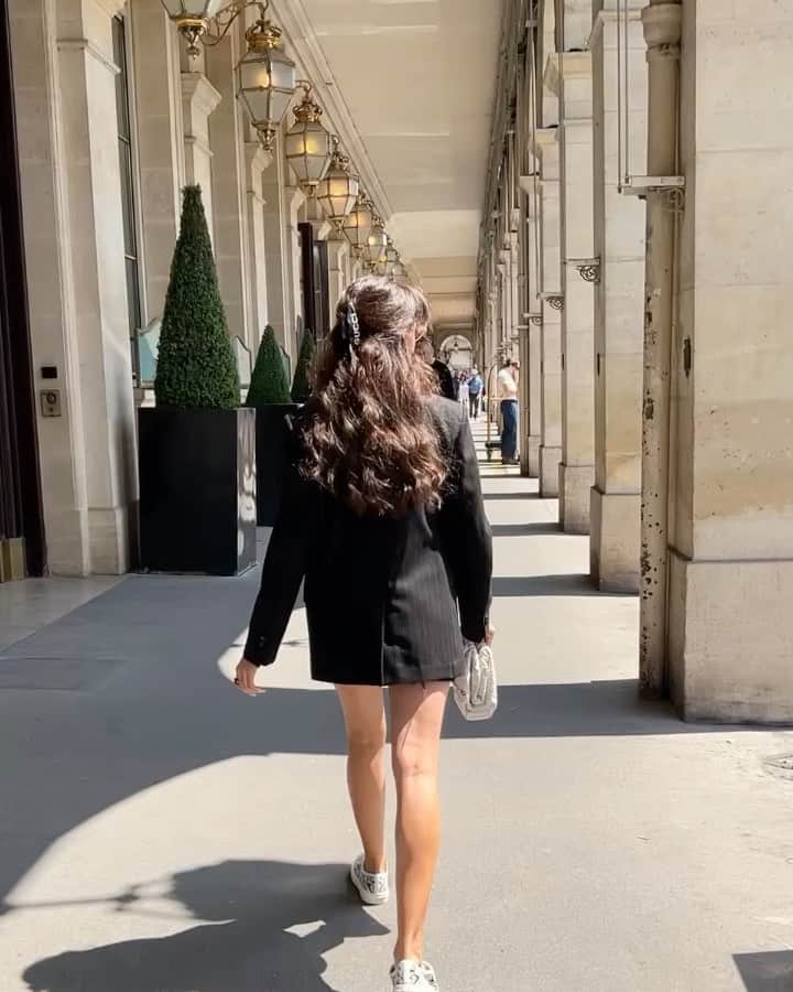アイーダ・ガリフッリーナのインスタグラム：「Paris mon Amour ❤️   Places we have visited so far:  Restaurant MUN  Perruche L’Avenue Matignon club  Tuileries Garden Eiffel Tower  Costes Walked through the Champs Elysees  Eat 5 croissants 🥐🥐🥐🥐🥐🙈 Had breakfast at @lemeuriceparis with Pierce Brosnan @piercebrosnanofficial 😄💗  Hoping to get to the museum d’Orsay, Disneyland and LV Foundation   More to come….🎡」