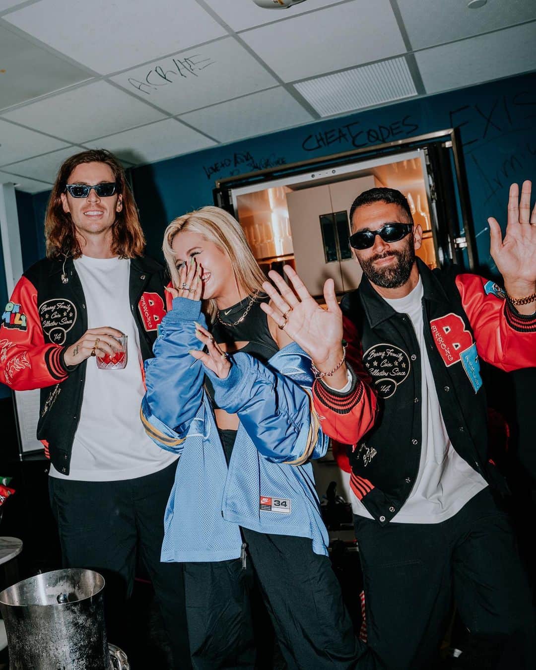ソンさんのインスタグラム写真 - (ソンInstagram)「Last Friday night with @yellowclaw in Singapore 🇸🇬 COLD LIKE SNOW out now!」5月29日 17時45分 - sssorn_chonnasorn