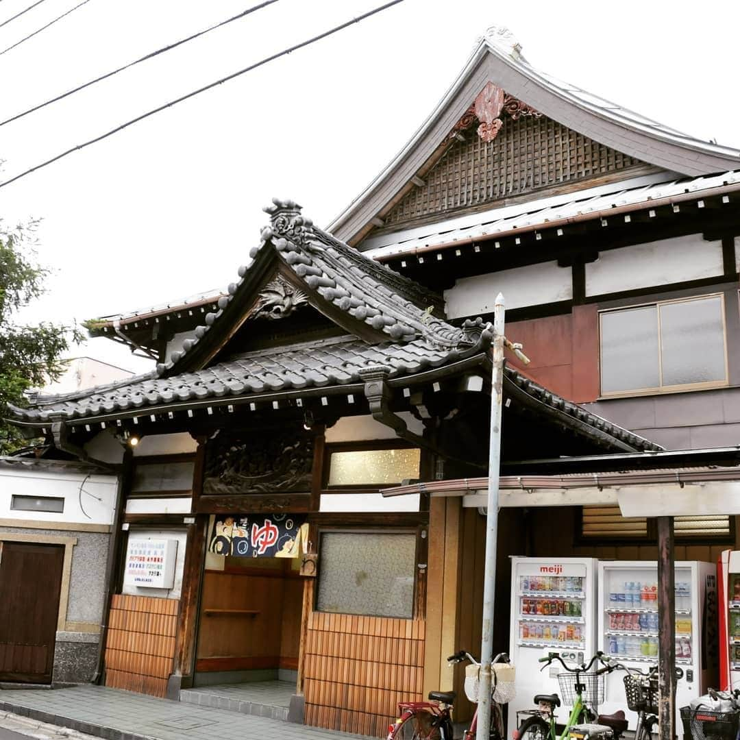 TOBU RAILWAY（東武鉄道）さんのインスタグラム写真 - (TOBU RAILWAY（東武鉄道）Instagram)「. . 📍TokyoーKitasenju Takarayu public bath, which boasts the King of Verandas and medicinal baths! . Takarayu is a historical public bath founded in 1927. It is located in Kitasenju in the Adachi ward of Tokyo. It is famous for its splendid veranda that faces a Japanese garden, which is affectionately called the “King of Verandas” by many diehard public bath fans. It also has an oft-talked about sauna installed, and after warming your body in this sauna, we recommend cooling down your body while gazing at the scenery from the veranda. The medicinal baths are said to be effective in warming your body from the core and promoting blood circulation. These medicinal baths are the pride of Takarayu, and will heal a day’s worth of exhaustion. We highly recommend dropping by Takarayu during your Tokyo trip.  📸by @takarayu_ Thank you ! . . . . Please comment "💛" if you impressed from this post. Also saving posts is very convenient when you look again :) . . #visituslater #stayinspired #nexttripdestination . . #tokyo #kitasenju #publicbath #porch  #placetovisit #recommend #japantrip #travelgram #tobujapantrip #unknownjapan #jp_gallery #visitjapan #japan_of_insta #art_of_japan #instatravel #japan #instagood #travel_japan #exoloretheworld #ig_japan #explorejapan #travelinjapan #beautifuldestinations #toburailway #japan_vacations」5月29日 18時00分 - tobu_japan_trip