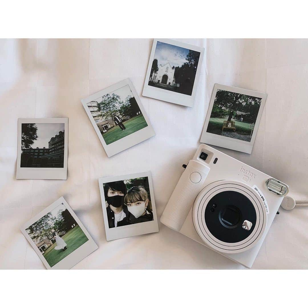 Fujifilm instaxさんのインスタグラム写真 - (Fujifilm instaxInstagram)「＼使ってみたい！と思ったら「📷」でコメントしてくださいね／ 【撮り合えばもっと楽しい🤍INSTAX SQUARE SQ1】  ホテルで過ごす時間も、チェキがあればもっと楽しい🏨🌷 お互いを撮り合いっこすれば、盛り上がること間違いなし😚  SQ1のセルフィーモードで、自撮りも簡単&キレイ✨ 写るときに自然と距離も縮まるから、より仲も深まりますね☺️  大切な思い出は、いつでも手に取れるような形にしませんか？  Special Thanks😌 @baaa___ty  ﹋﹋﹋﹋﹋﹋﹋﹋﹋﹋﹋﹋﹋﹋﹋﹋﹋﹋﹋﹋﹋﹋﹋﹋ ˗ˏˋ 「𝐈𝐍𝐒𝐓𝐀𝐗<チェキ> 」公 式 ア カ ウ ン ト ˎˊ˗ 　チェキを楽しむためのヒントをたっぷりとお届け…🤍  　📷新商品情報 　📷すてきな投稿紹介 　📷 撮影アイデア  🏷 #チェキ #instax タグ付け&メンションしてね♡ 素敵な投稿はこのアカウントで紹介しちゃうかも🌷  𝐂𝐇𝐄𝐂𝐊👉@cheki_instax ﹋﹋﹋﹋﹋﹋﹋﹋﹋﹋﹋﹋﹋﹋﹋﹋﹋﹋﹋﹋﹋﹋﹋﹋ #チェキ #INSTAXlife #INSTAX #INSTAXmini  #INSTAXcamera #cheki #FUJIFILM #富士フイルム #チェキのある生活 #マイチェキ #INSTAXSQUARESQ1 #インスタックススクエア #フィルムカメラのある生活 #フィルムカメラ #selfie #カメラ女子  #チェキ女子 #ホカンス #ホテルステイ #おでかけ記録 #ショートトリップ #おでかけフォト #お出かけグッズ #幸せフィルム #チェキアルバム #置き画クラブ #置き画倶楽部」5月29日 18時00分 - cheki_instax