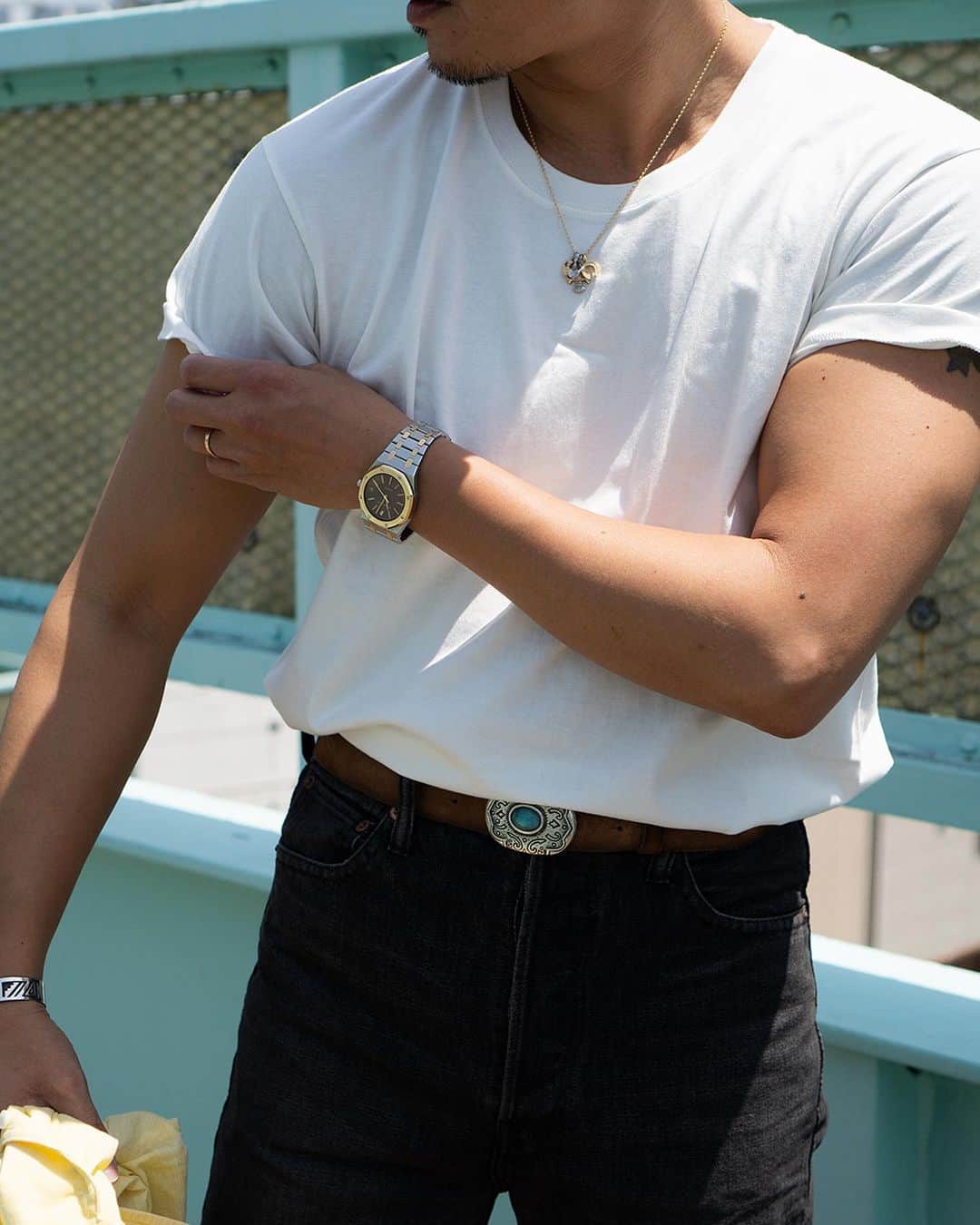 高田朋佳のインスタグラム：「Rethinking the style of jeans and T-shirts.  #jeans #tshirts #simplestyle #summerstyle #mensstyle #avancer」
