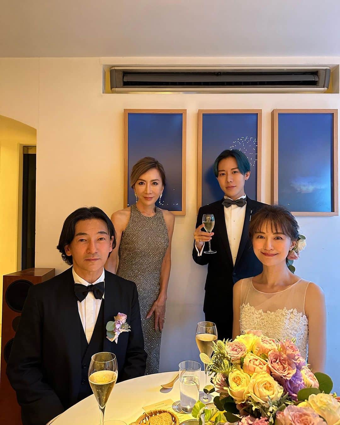 原口篤子のインスタグラム：「美しい花嫁と幸せそうな友達の笑顔に癒された夜。 #結婚祝い」