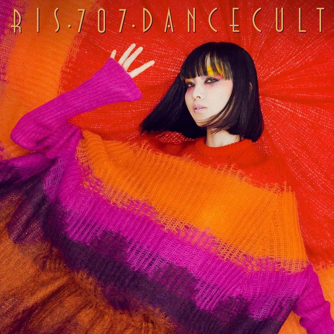 のインスタグラム：「My Art Work! 6/14発売 RIS707 ニューシングル 「DANCE CULT」アートディレクションを担当させていただきました！  —————————————————— 【New Release】 2023/6/14発売 RIS707: Single ◤ DANCE CULT ◢ @ris_707 ⁡ Photographer: teruo horikoshi @teruohorikoshi Make Up Artist: yosuke toyoda @toyodayousuke Costume: HISUI HIROKO ITO @hisui_hirokoito Art Director: si oux @si_oux」