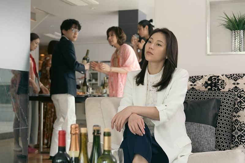 水沢エレナのインスタグラム：「お知らせです♡  今夜10時から放送のドラマ  #合理的にあり得ない  @arienai_g  第7話に出演致します📺  番組へのコメントでもお話したのですが、小学生の頃から天海祐希さんが大好きで。 芸能活動を始めた頃からいつか必ずお会いしたい！共演したい！と思い続けていました。 夢が叶った、幸せな現場でした✨  芸能界に入り約20年になりますが、頑張ってきてよかったな。 サプライズでご褒美をいただけたような気持ちです😌✨  ここまで芸能活動を長く続けてこられたのは、スタッフの皆さん、家族、そして応援してくださる皆さんの支えがあったからです。 ありがとうございます❤️ 今後も頑張りますので、よろしくお願い致します🙇‍♀️  今夜10時から #合理的にあり得ない  @arienai_g  是非ご覧ください♡」