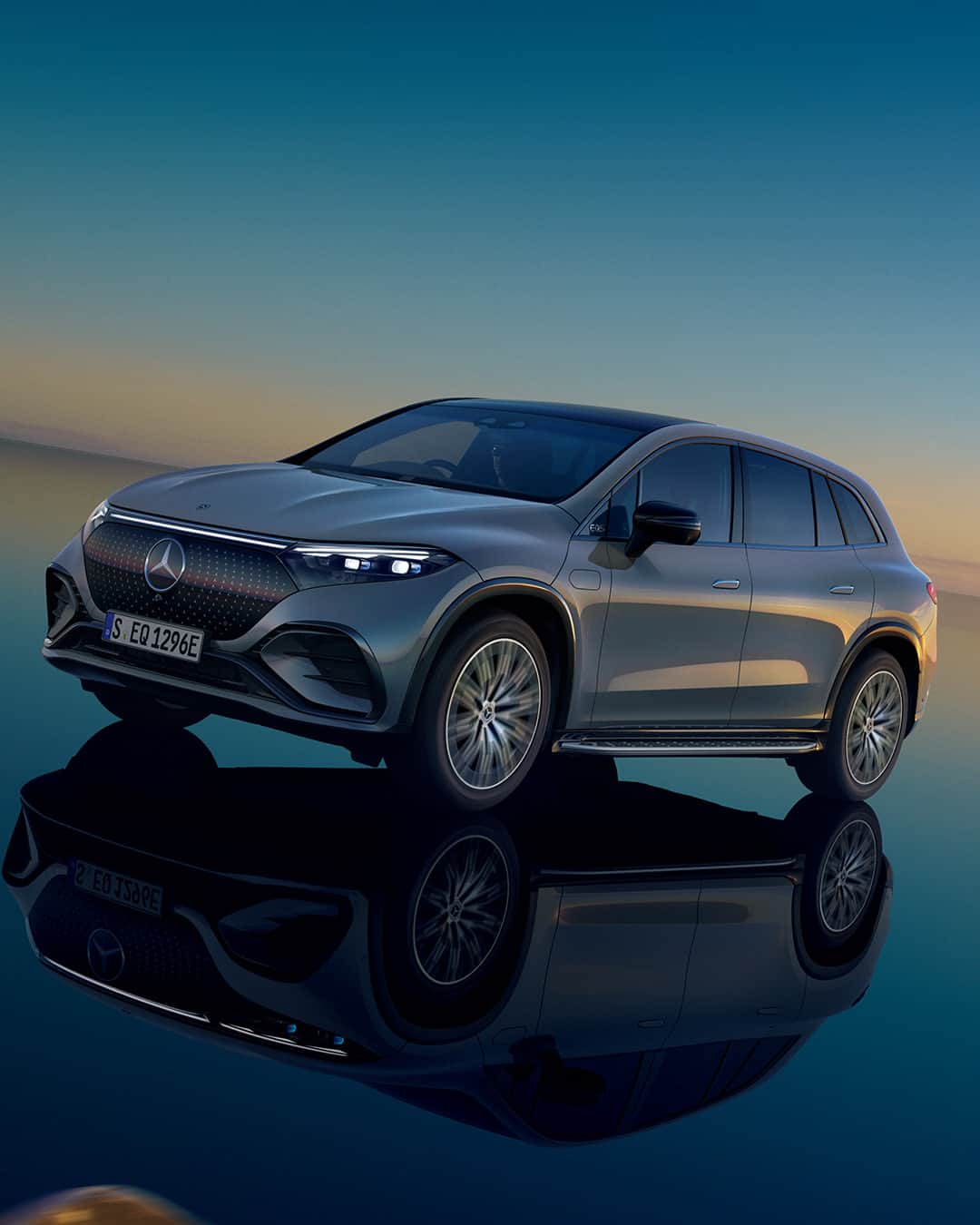 のインスタグラム：「美しく先駆けろ。 This is for PIONEERS.  EQS SUV、ついに日本上陸。  詳しくはストーリーズをチェック。  #MercedesBenz #MercedesEQ #EQSSUV  #電気自動車 #メルセデスベンツ」