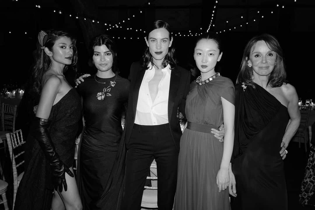 ブシュロンのインスタグラム：「An unforgettable evening at the 2023 Cannes Film Festival. Boucheron ambassadors and friends of the Maison lit up the Kering Women in Motion Awards in Boucheron creations, beautifully captured by @gregwilliamsphotography   #BoucheroninCannes #WomenInMotion @kering_official」