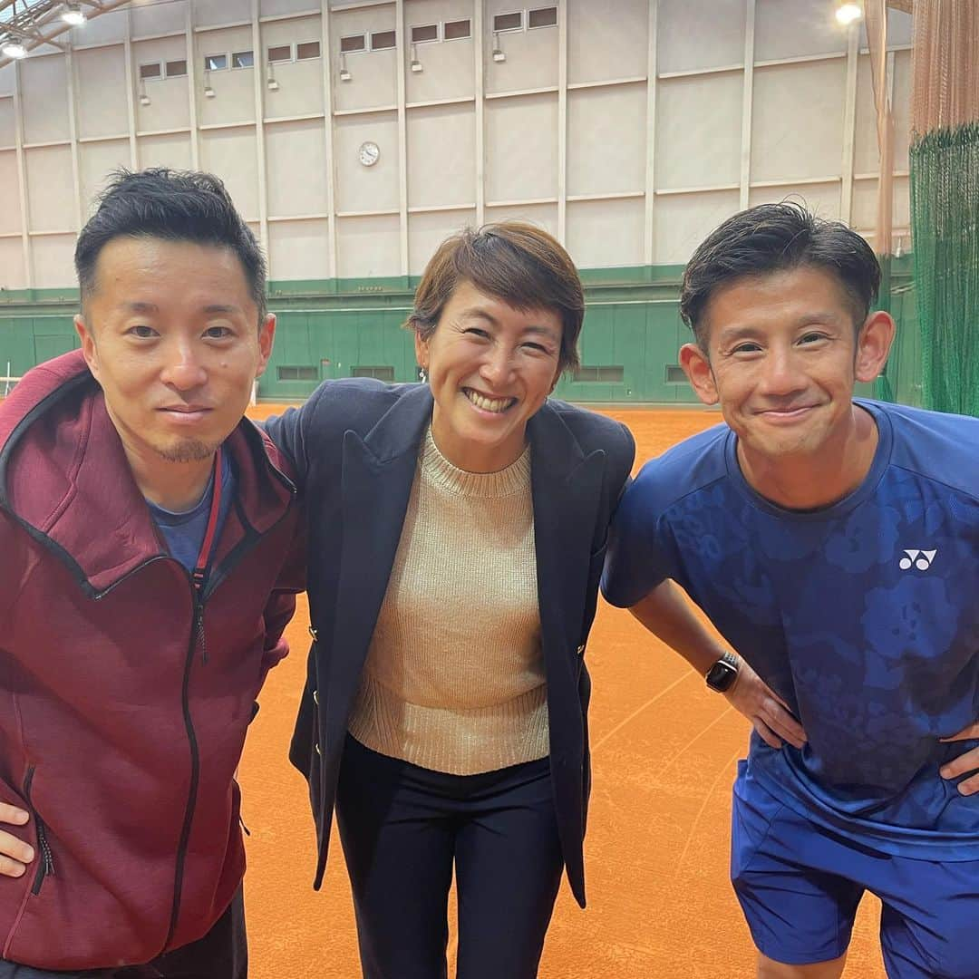 杉山愛さんのインスタグラム写真 - (杉山愛Instagram)「NTCに選手とのミーティングで行ったら🎾車椅子テニスの @tokitooda 選手と @sanadakun37 選手が 全仏オープンに向けて練習してました👍  @shintaromochizukiofficial もイギリスの芝シリーズに向けて練習🎾  良い練習を積み重ねて大会でおもいっきりプレーできることを願ってます🙏  2枚目は @pisc_shonan 卒業生✨ @hiroyakumada くんは小田選手のコーチ 染谷くんは選手やスタッフのサポート、BJKでも欠かせない存在です✨」5月29日 18時38分 - aisugiyamaofficial