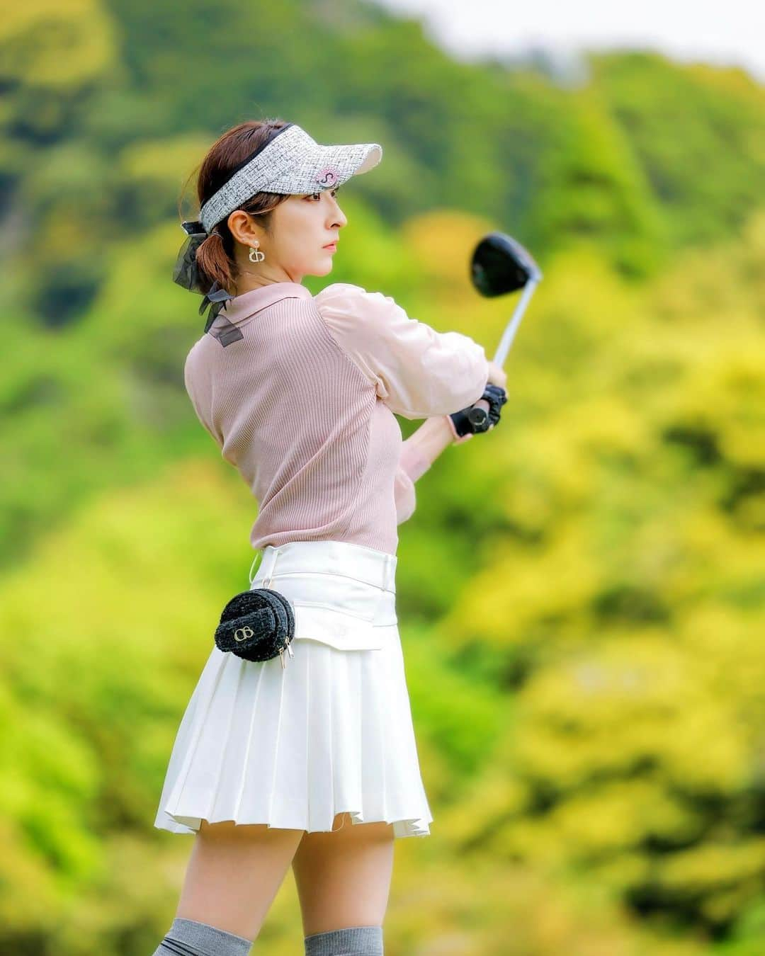 緒方咲さんのインスタグラム写真 - (緒方咲Instagram)「⛳️💕  先日、「第一回G.I Ladies Golf Tournament」 に参加させていただきました🩷  総フォロワー120万超えの ゴルフ女子インスタグラマー限定で開催されました🏌️‍♀️❣️  美女ばかりで華やかなゴルフコンペでした❤️ 夏頃開催するらしいのでまた参加できたらいいな😆💕  幹事をして下さった @saori.kurosuさん🫶 @naho.golfyoga さん🫶 ありがとうございました🙇‍♀️🌈💞  ✨ご協賛企業様✨ @hoapiligolf @greenonjp @vivaheartofficial @sukiyakichikayo @garden_clinic_official @irishman @matt_emrose_official @tobiemon_golf_ @noelreussir_official @guernika_jpn @club_onoff @mezamel_official @teerexgolf.official @cpggolf_official @camelresort @slimwalk_pip @noraneco_datsumo @kan.izawa.patent.office.1930  #ゴルフ #ゴルフ女子 #女子ゴルフ #ゴルフウェア #ゴルフコンペ #ゴルフ好きな人と繋がりたい #golf #インスタグラマー #インフルエンサー #ホアピリ #グリーンオン #vivaheart #ビバハート #ガーデンクリニック #irishman #アイリッシュマン #エムロゼ #noelreussir #guernika #onoff #オノフ #mezamel #teerexgolf #cpggolf #tobiemon #キャメルゴルフリゾート #slimwalk #スリムウォーク #noraneco #井澤国際特許事務所」5月29日 18時47分 - chaaansaki