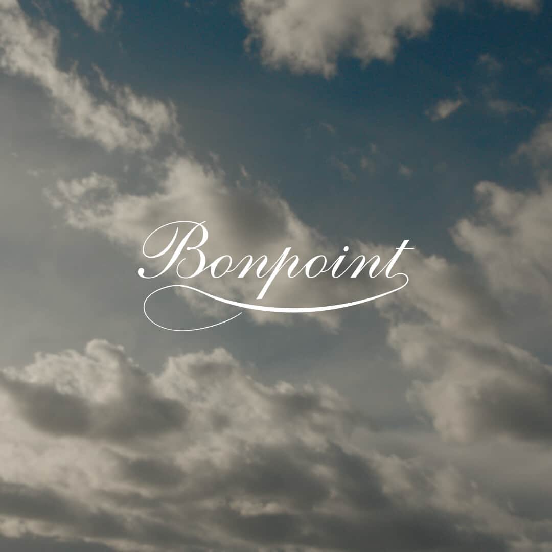 bonpointのインスタグラム：「Bonpoint Women SS23 | Summer sky.​ "I have only to break into the tightness of a strawberry, and I see summer – its dust and lowering skies" - Toni Morrison ​  📷 @Charlotte_Lapalus ​  #Bonpoint #BonpointFemme」