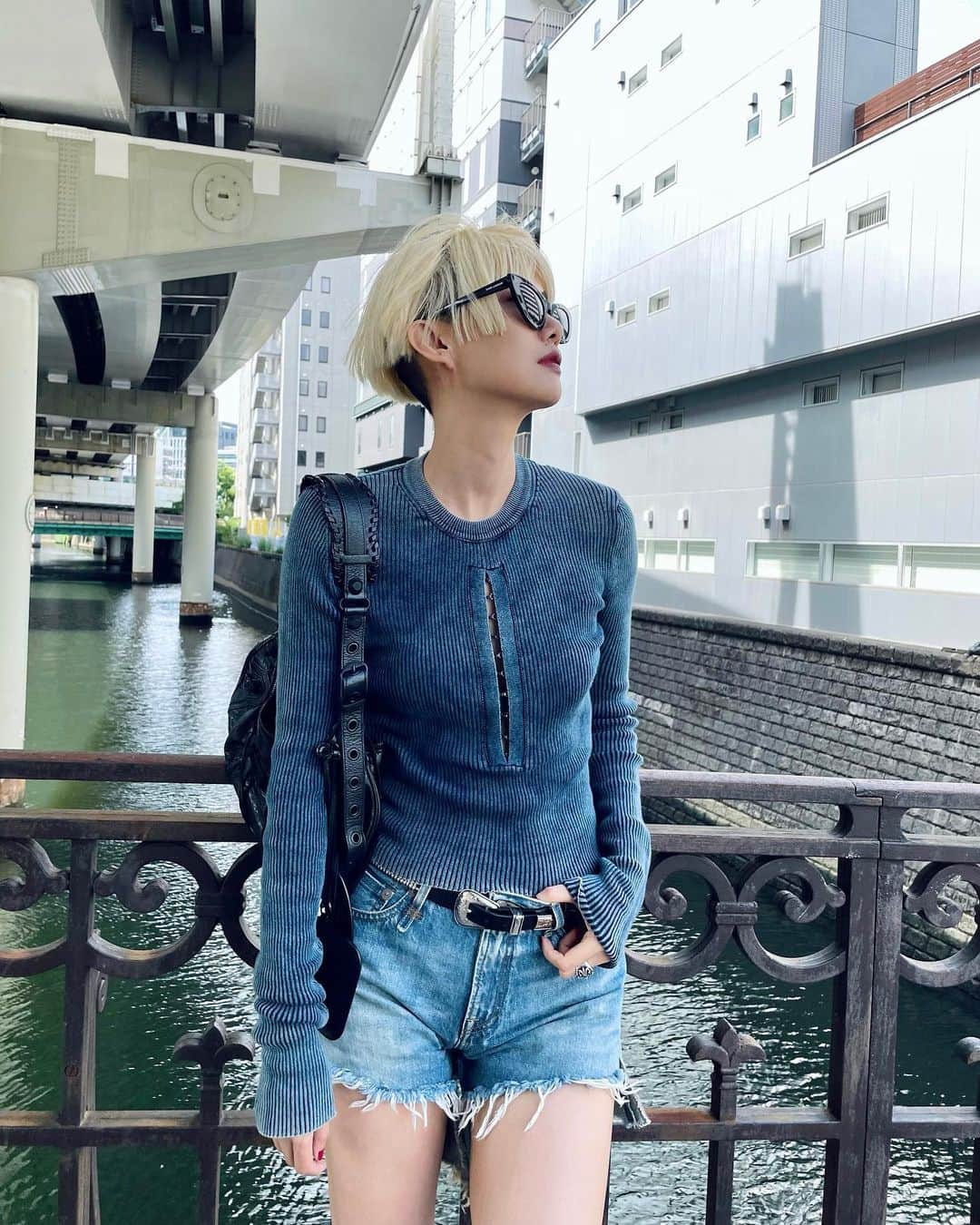 シェンのインスタグラム：「@diesel 💙💙💙✨」