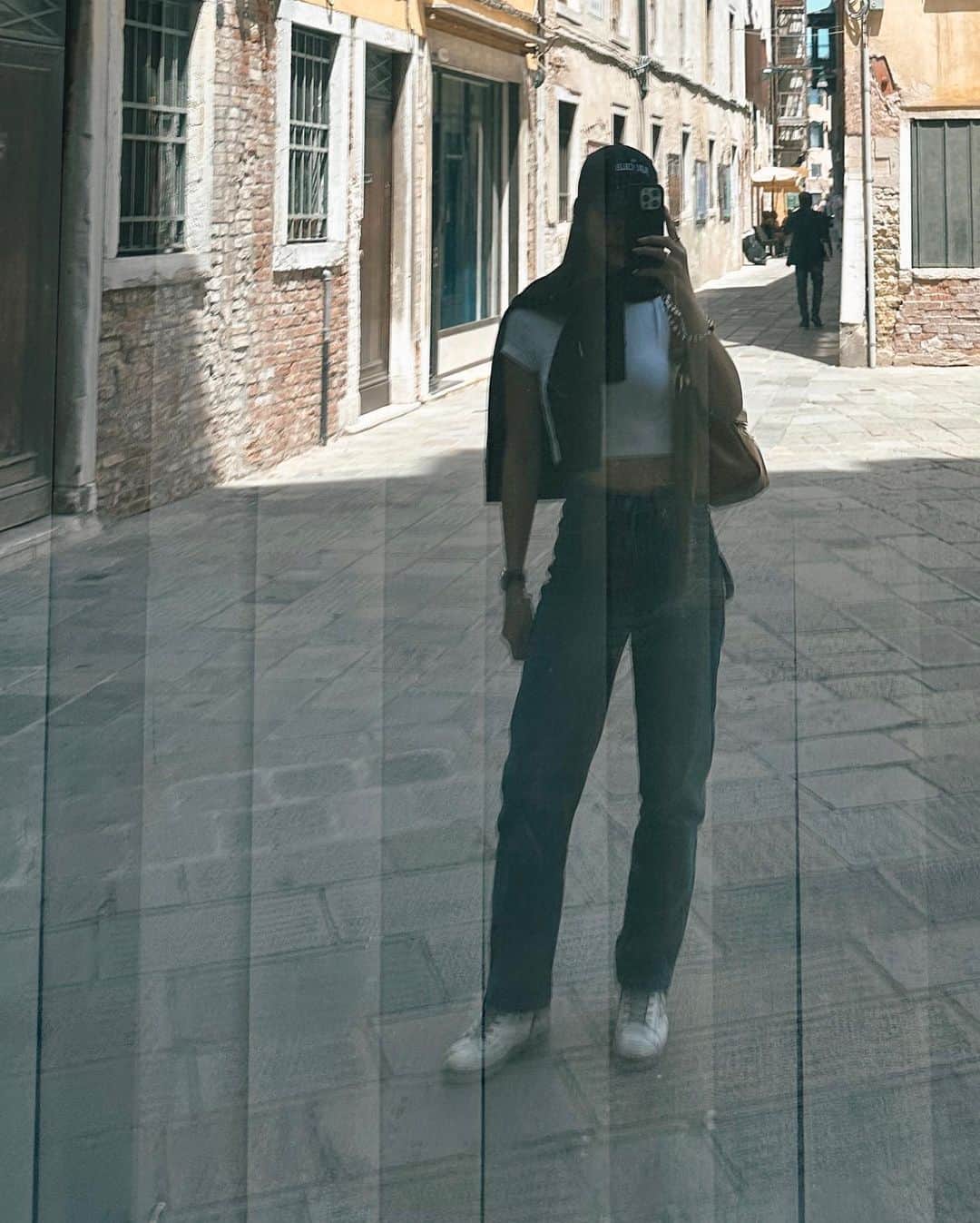 ジュリア バレットのインスタグラム：「Filed under: selfies in 🇮🇹」