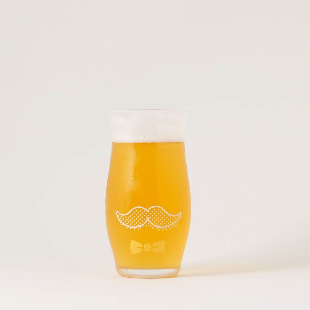 KURAND@日本酒飲み放題さんのインスタグラム写真 - (KURAND@日本酒飲み放題Instagram)「ヒゲのビアグラス  泡立ちがよく、頑丈で、実用的。 そして何より可愛いすぎる。  そんな「ヒゲのビアグラス」  ... by アデリアさん @aderia_official  そして今なら #父の日 への特別企画として このグラスが付くビールセットが販売中！ 数量限定なのでお見逃しなく。  他にも、人気の日本酒と酒器のセットや 「酒ガチャ」の酒器付きプランも。  クランドの父の日フェア、本気です。 まずはぜひページをご覧ください。  ---------------------------- 新しいお酒との出会いがたくさん！ 他のお酒や企画はプロフィールのURLから →@kurand_info ----------------------------  お酒にまつわる情報を発信中。 フォローやいいねお待ちしています🥂  #酒ガチャ #クランド #お酒好きな人と繋がりたい #お酒ギフト #ビールギフト #クラフトビール #父の日プレゼント #お酒大好き #お酒好き」5月29日 19時07分 - kurand_info