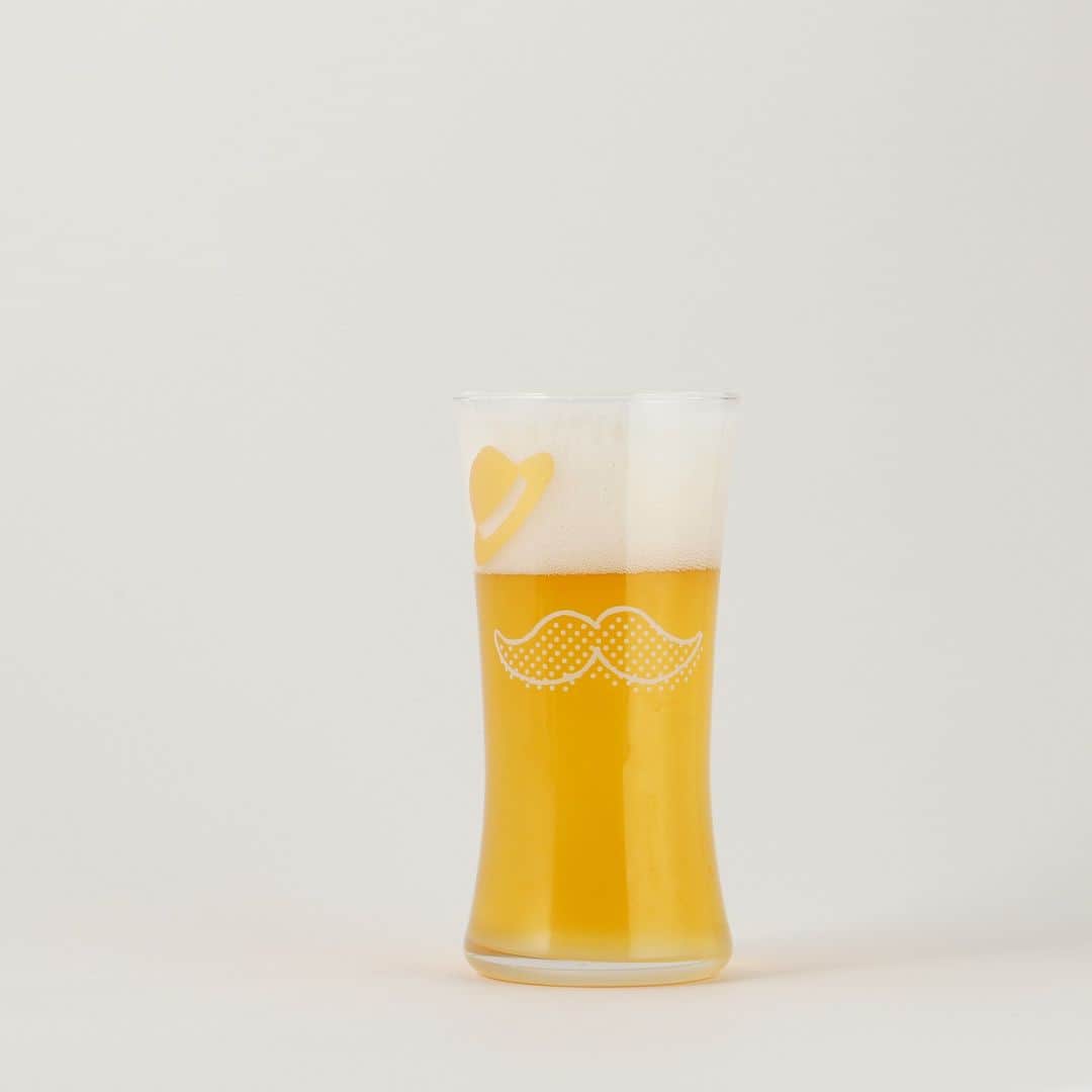 KURAND@日本酒飲み放題さんのインスタグラム写真 - (KURAND@日本酒飲み放題Instagram)「ヒゲのビアグラス  泡立ちがよく、頑丈で、実用的。 そして何より可愛いすぎる。  そんな「ヒゲのビアグラス」  ... by アデリアさん @aderia_official  そして今なら #父の日 への特別企画として このグラスが付くビールセットが販売中！ 数量限定なのでお見逃しなく。  他にも、人気の日本酒と酒器のセットや 「酒ガチャ」の酒器付きプランも。  クランドの父の日フェア、本気です。 まずはぜひページをご覧ください。  ---------------------------- 新しいお酒との出会いがたくさん！ 他のお酒や企画はプロフィールのURLから →@kurand_info ----------------------------  お酒にまつわる情報を発信中。 フォローやいいねお待ちしています🥂  #酒ガチャ #クランド #お酒好きな人と繋がりたい #お酒ギフト #ビールギフト #クラフトビール #父の日プレゼント #お酒大好き #お酒好き」5月29日 19時07分 - kurand_info