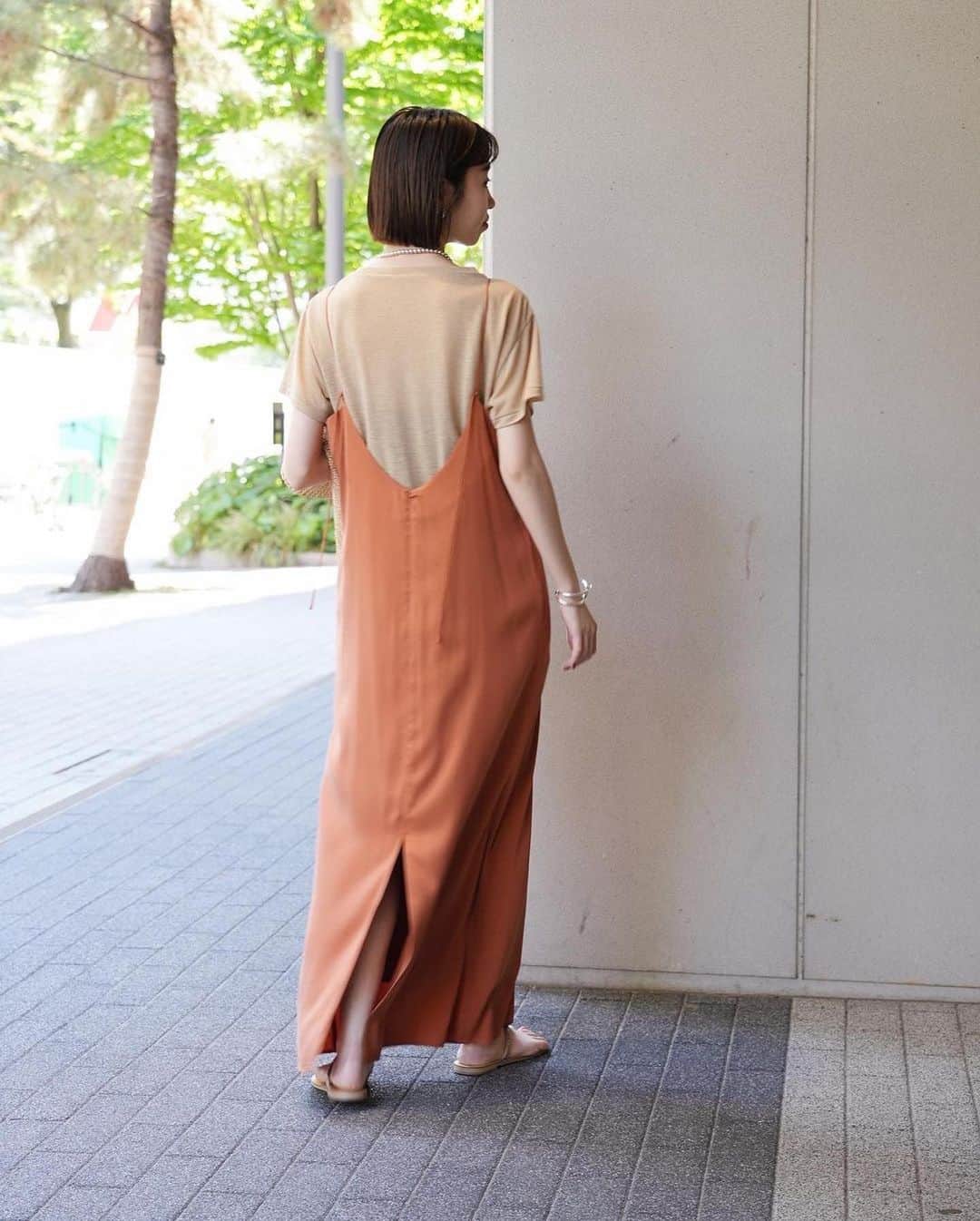 トライセクトさんのインスタグラム写真 - (トライセクトInstagram)「𝙋𝙄𝘾𝙆 𝙐𝙋!!! ⁡ ⁡  SLOBE IÉNA @slobeiena  控えめな光沢と程よく厚みのある生地感がリッチな印象のキャミワンピが登場🐚 フェニミンなスタイリングにはもちろん、インナーにTシャツを入れてカジュアルにも。 テイストをまたいで夏のスタイリングを格上げしてくれる万能選手✨ ⁡ ⁡ ⁡ ___________________________ ⁡ ⁡ 🏷item ☑︎Iラインキャミワンピ no.23040912422020 ¥12,100(including tax) ⁡ ⁡ ⁡ ___________________________ ⁡ ⁡ ⁡ ⁡ ※光の当たり方やデバイスにより、色が違って見える場合がございます。詳しくは商品ページの詳細画像をご覧ください。 ⁡  ────────────────🏷   いつも投稿をご覧いただきありがとうございます！  ベイクルーズ公式インスタグラムでは  WOMAN & MENの新作情報を毎日配信中📷  是非フォローしてね ♪  ▼▼▼  @baycrews ＿＿＿＿＿＿＿＿＿＿＿＿＿＿  #slobeiena #baycrews#スローブイエナ #ベイクルーズ#キャミワンピ #キャミワンピース #ワンピースコーデ #コーディネート #今日のコーデ #大人コーデ #ファッション #今日の服 #大人ファッション#シンプルコーデ #カジュアルコーデ #着回し #キレイめカジュアル#初夏コーデ #夏服コーデ #20代コーデ #30代ファッション #30代コーデ#40代コーデ#着回しコーデ#トレンドコーデ#トレンドコーデ#スタッフコーデ#スタイリング#羽織り」5月29日 19時15分 - baycrews