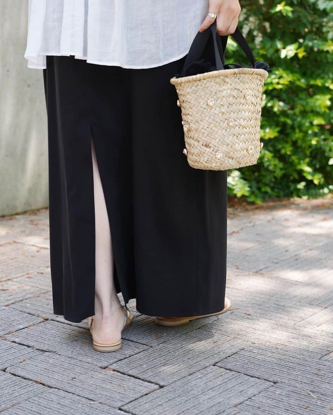 トライセクトさんのインスタグラム写真 - (トライセクトInstagram)「𝙋𝙄𝘾𝙆 𝙐𝙋!!! ⁡ ⁡  SLOBE IÉNA @slobeiena  控えめな光沢と程よく厚みのある生地感がリッチな印象のキャミワンピが登場🐚 フェニミンなスタイリングにはもちろん、インナーにTシャツを入れてカジュアルにも。 テイストをまたいで夏のスタイリングを格上げしてくれる万能選手✨ ⁡ ⁡ ⁡ ___________________________ ⁡ ⁡ 🏷item ☑︎Iラインキャミワンピ no.23040912422020 ¥12,100(including tax) ⁡ ⁡ ⁡ ___________________________ ⁡ ⁡ ⁡ ⁡ ※光の当たり方やデバイスにより、色が違って見える場合がございます。詳しくは商品ページの詳細画像をご覧ください。 ⁡  ────────────────🏷   いつも投稿をご覧いただきありがとうございます！  ベイクルーズ公式インスタグラムでは  WOMAN & MENの新作情報を毎日配信中📷  是非フォローしてね ♪  ▼▼▼  @baycrews ＿＿＿＿＿＿＿＿＿＿＿＿＿＿  #slobeiena #baycrews#スローブイエナ #ベイクルーズ#キャミワンピ #キャミワンピース #ワンピースコーデ #コーディネート #今日のコーデ #大人コーデ #ファッション #今日の服 #大人ファッション#シンプルコーデ #カジュアルコーデ #着回し #キレイめカジュアル#初夏コーデ #夏服コーデ #20代コーデ #30代ファッション #30代コーデ#40代コーデ#着回しコーデ#トレンドコーデ#トレンドコーデ#スタッフコーデ#スタイリング#羽織り」5月29日 19時15分 - baycrews