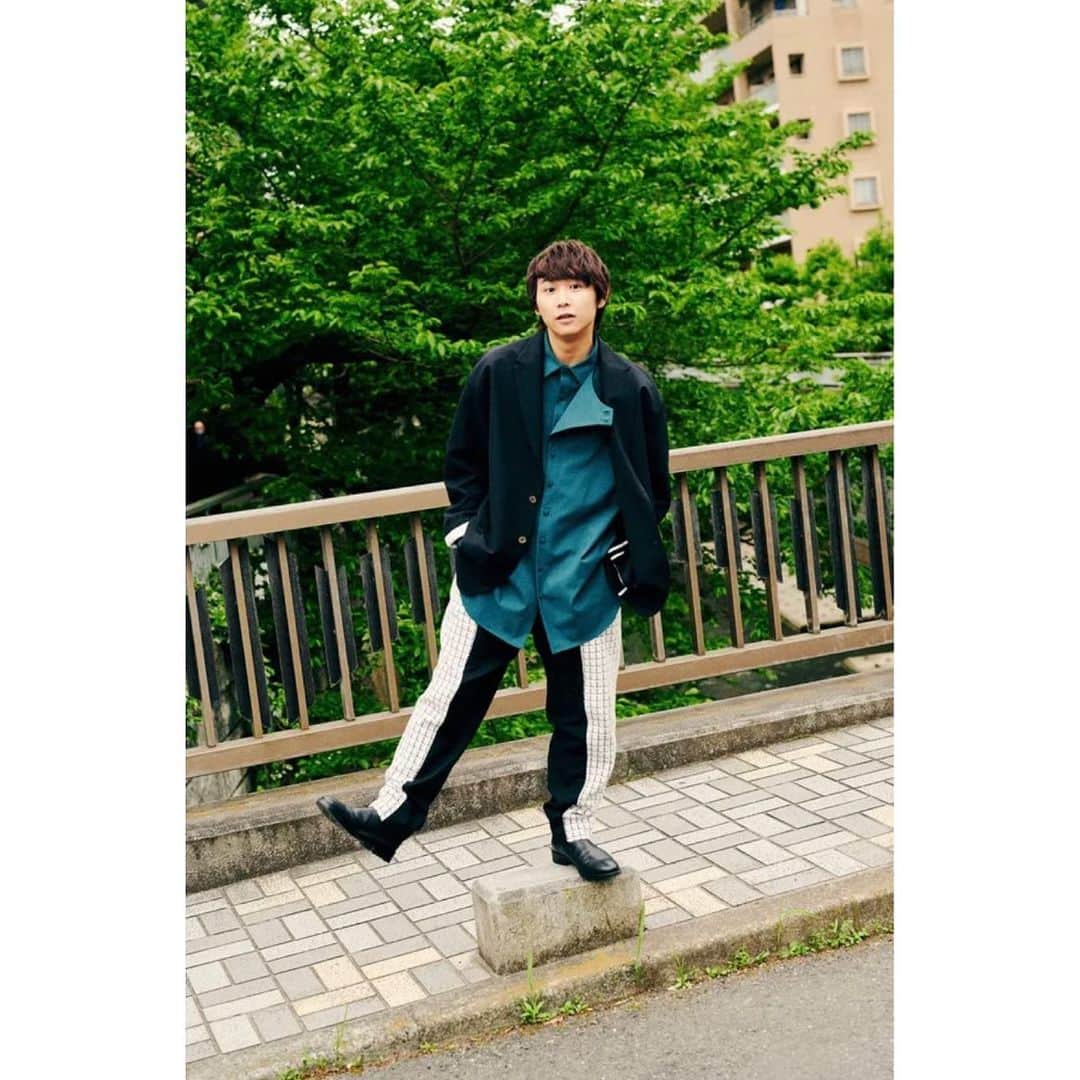 須賀健太のインスタグラム：「写真載せてくぞー！😳 先日公開された、劇団『ハイキュー‼︎』旗揚げ公演の取材の時の写真から…😳」