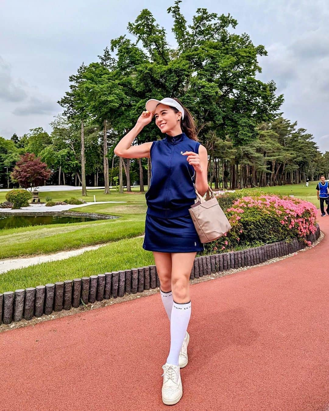 石井里奈さんのインスタグラム写真 - (石井里奈Instagram)「riendagolf cup2023⛳️🏌️‍♀️♡ @rienda_golf @rienda_official  . 先日riendaのゴルフコンペに😘 みんなでriendaのゴルフウェアを着て💛女性らしくてスタイルが良く見えるデザインが多くてとっても可愛いの🙆‍♀️✨ 私はセットアップのゴルフウェアを❣️サイドのラインが可愛いしロゴもかわいい〜😚 . かわいいゴルフ女子と可愛いウェアきてキャピキャピゴルフできて楽しかった〜🎵✨  @yuisho_ri 指導のアプローチ動画入れときます笑 次回も参加したいー💛お友達もできて嬉しかった🤭❤️ . #rienda #riendagolf #ゴルフ女子 #ゴルフ #ゴルフコーデ #ゴルフウェア #ゴルフ好き #golflife #ゴルフ場 #ゴルフコンペ #ゴルフ練習 #ゴルフスイング」5月29日 19時20分 - ri7tin1025