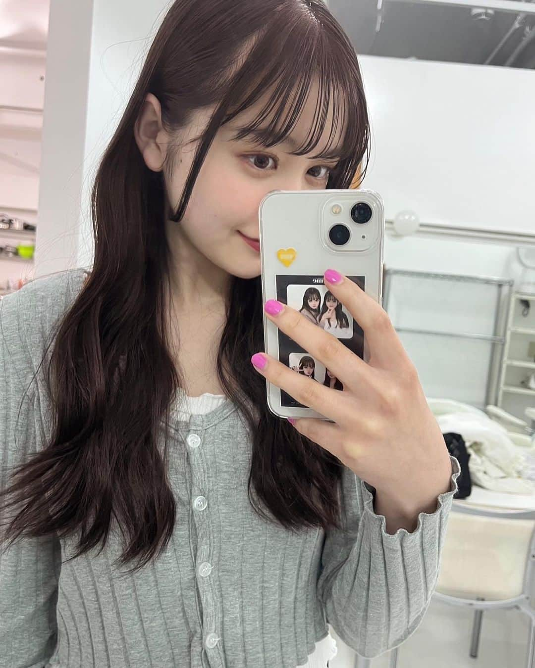 佐藤菜月海のインスタグラム：「. もう5月も終わっちゃうとか早すぎる😳  高校生になってから毎日忙しいけど 充実した日々を過ごしてます❤️‍🔥  高校でも部活に入りましたが何部でしょうか！  #ニコラ#ニコモ#nicola#ニコラ5月号発売中#佐藤菜月海#07 #fjk#NEW ERA#スターダストプロモーション」