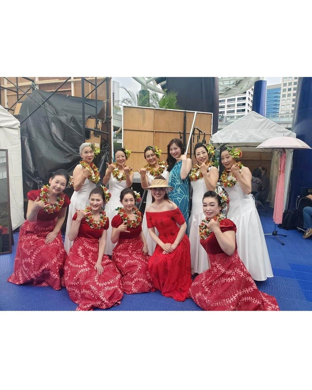 清里千聖さんのインスタグラム写真 - (清里千聖Instagram)「. #🏝️ 昨日は『JST NAGOYA HAWAI‘I Festival』 たくさんの方にご来場頂きありがとうございました🏝️💕 ⁡ 今年はオアシス21会場のMC をさせて頂きました🥰🎤 皆さんの心からフラを楽しんでいる姿に癒されました。 そして会場のやわらかくまったりとした空気感がこの #ハワイフェス の醍醐味。今年も最高でした🏝️❤️‍🔥 ⁡ また去年のハワイフェスでフラをやりたい♡ と心に決め今年はフラのステージデビューも 無事にさせて頂きました🌺 なかなかスケジュールがあわなかったのですが まゆ先生に優しく指導をして頂き、 とても楽しく当日を迎えることができました😌🫶🏻 @leinaniolaa のハラウの皆さんにも応援して頂き とても心強かったです🤍 ケイキちゃん達にも癒されました🥺🫶🏻 かわいい応援うちわまで...👏🏻 ありがとうございました🥰 ⁡ またリアルハワイに行ける日まで 昨日の余韻に浸りたいと思います😌🏝️💕 #Hawaii #hula #オアシス21」5月29日 19時27分 - chiseikiyosato