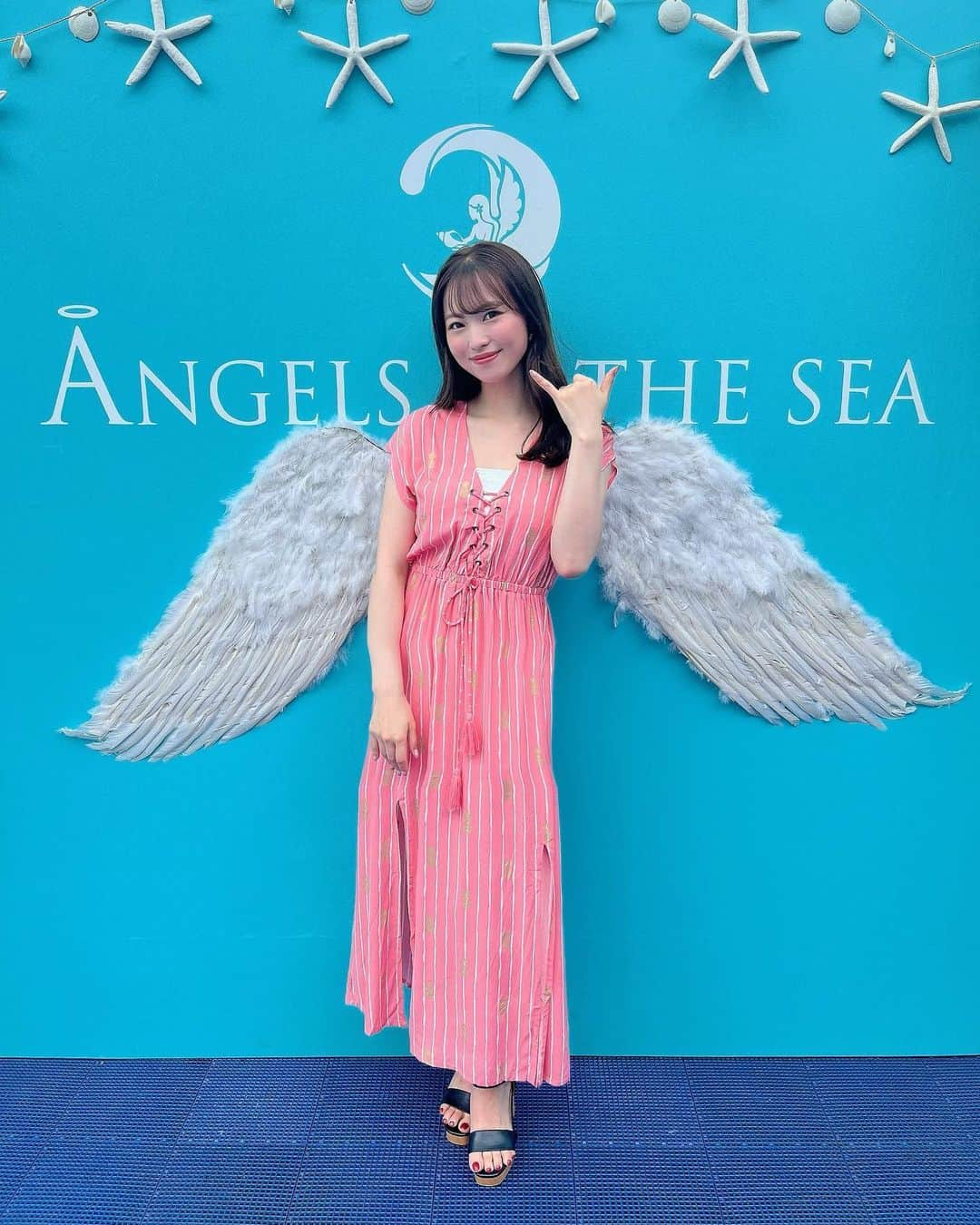 清里千聖さんのインスタグラム写真 - (清里千聖Instagram)「. #🏝️ 昨日は『JST NAGOYA HAWAI‘I Festival』 たくさんの方にご来場頂きありがとうございました🏝️💕 ⁡ 今年はオアシス21会場のMC をさせて頂きました🥰🎤 皆さんの心からフラを楽しんでいる姿に癒されました。 そして会場のやわらかくまったりとした空気感がこの #ハワイフェス の醍醐味。今年も最高でした🏝️❤️‍🔥 ⁡ また去年のハワイフェスでフラをやりたい♡ と心に決め今年はフラのステージデビューも 無事にさせて頂きました🌺 なかなかスケジュールがあわなかったのですが まゆ先生に優しく指導をして頂き、 とても楽しく当日を迎えることができました😌🫶🏻 @leinaniolaa のハラウの皆さんにも応援して頂き とても心強かったです🤍 ケイキちゃん達にも癒されました🥺🫶🏻 かわいい応援うちわまで...👏🏻 ありがとうございました🥰 ⁡ またリアルハワイに行ける日まで 昨日の余韻に浸りたいと思います😌🏝️💕 #Hawaii #hula #オアシス21」5月29日 19時27分 - chiseikiyosato