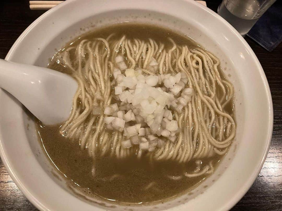 佐伯日菜子のインスタグラム：「超シンプル 久しぶりにスープまで完食！ #煮干しラーメン  #ラーメン  #麺 #麺スタグラム  #麺スタグラマー #noodles  #美味しかった」