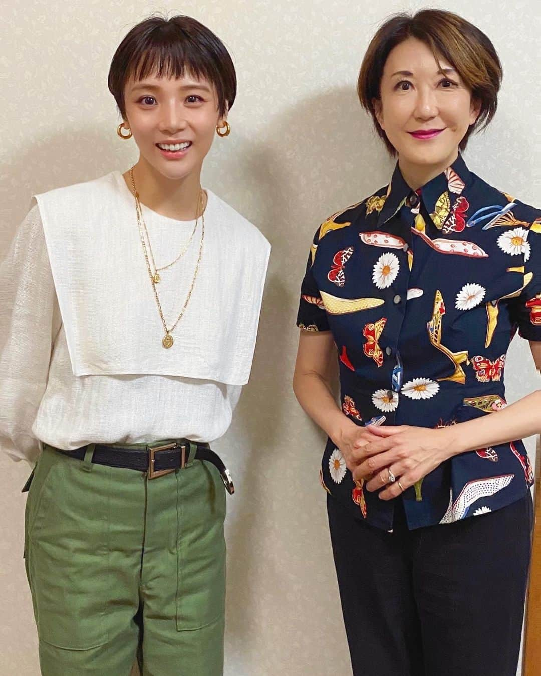 千海華蘭さんのインスタグラム写真 - (千海華蘭Instagram)「. . ラジオのお知らせ② ⁡ ⁡ 写真は6/4〜ランダム放送の FM宝塚 三ツ矢直生『歌えば幸せ〜すみれの香る街から』 の収録の際に撮ったお写真です📷✨ ⁡ ⁡ 卒業してもうすぐ1カ月。 在団中を振り返り、久しぶりにたくさんお話しさせて頂きましたのでぜひ聴いてくださいね🫶 ⁡ ⁡ もうひとつ！ 6/10土曜日、14:00〜15:00 生放送で出演予定の FM宝塚「レビュー・ステイション」ですが、 こちら、再放送もありまして👏 そちらは 2023年 6 月 12 日 (月) 12:00~13:00 が放送日となっております❤️ ⁡ 前回の投稿でご質問頂いたのですが、 6/10は生放送の他にYouTube生配信もさせて頂きますっ😳🫥😳🫥 ⁡ ⁡ YouTubeのURLは前日にまたお知らせさせてください📣 ⁡ ⁡ 今から何が飛び出すのか私もドキドキワクワクです🫣✨ ⁡ ⁡ ⁡ お楽しみに〜👋 ⁡ ⁡ #レビューステイション #YouTube #YouTubeデビュー #こんな日が来ようとは！！ ⁡#6月4日と6月10日はタグタップ👇」5月29日 19時37分 - karan_koppe