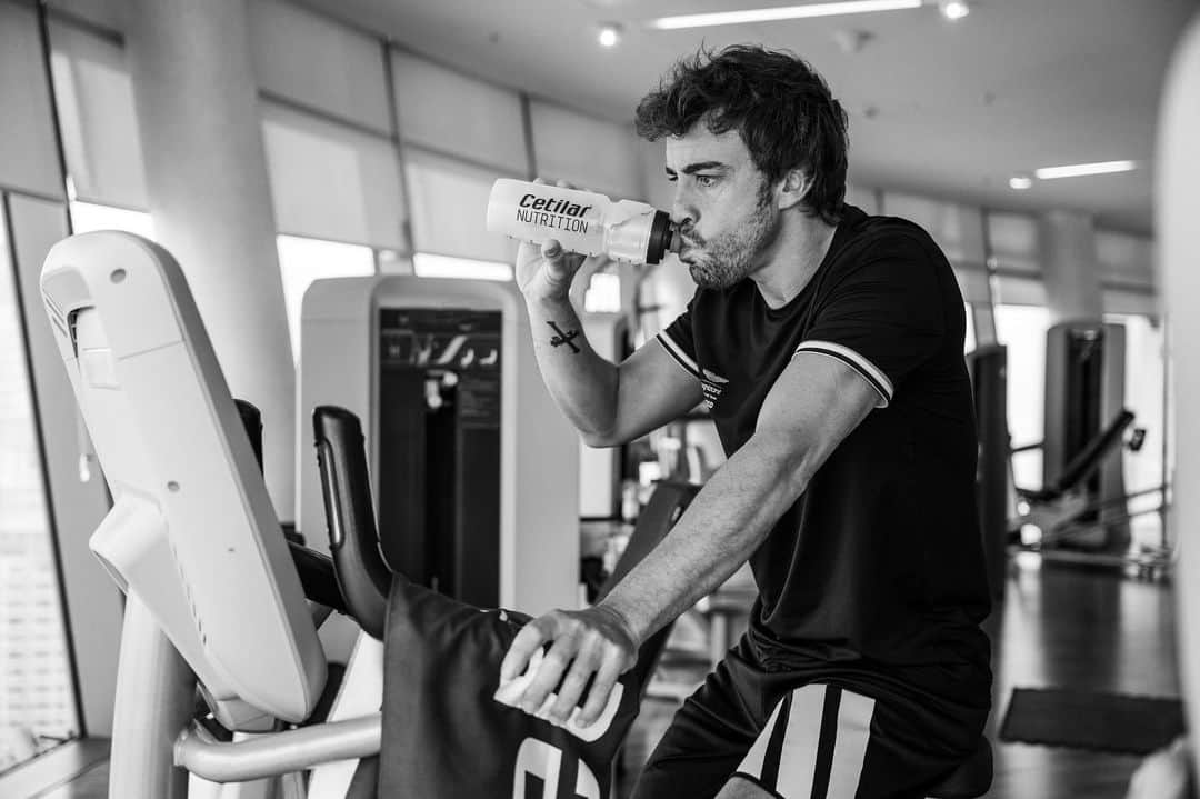 フェルナンド・アロンソのインスタグラム：「I am very happy to announce the collaboration with Cetilar®️ again after the positive experience together in the Dakar Rally in 2020. I use their world class products daily to help maximise my preparation, nutrition and performance for a race weekend. I look forward to working closely with Cetilar®️ to also help develop their current and future products. @cetilar_racing @cetilarsport」