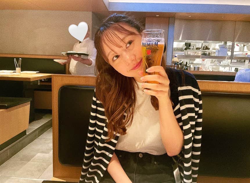 高田秋のインスタグラム：「お疲れ様ビール🍺💛  この後22時〜 町中華で飲ろうぜ！  そしてそのあと23時56分〜 TBS スター★性格診断SHOW 是非ご覧ください🌼  #町中華で飲ろうぜ  #スター性格診断show」