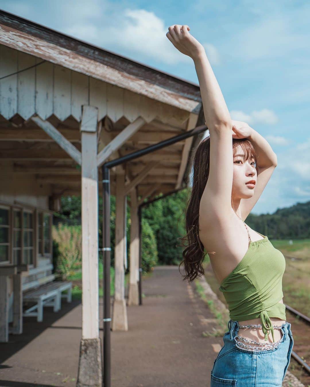 haru wagnusのインスタグラム：「SHEIN Wonderful Summer shoot 3  SHEIN夏服の撮影をさせていただきました☺︎ part3  model @riotarou12   割引クーポンコード:wagnus (お買い上げ金額5,999円まではセール価格より15%OFF、6,000円以上は20%OFF) 利用期限：6月末日 ————————————— 使用商品ID ・クリスクロス ホルタートップ sz2304076767939624 ・チェーンカットアウト ワイドレッグジーンズ sz2304209004015260  —————————————  @shein_japan @sheinofficial   #SHEIN #SHEINforAll #ad #sheingal #シーイン #besheinモデル  ㅤㅤㅤㅤㅤㅤㅤㅤㅤㅤㅤㅤ」