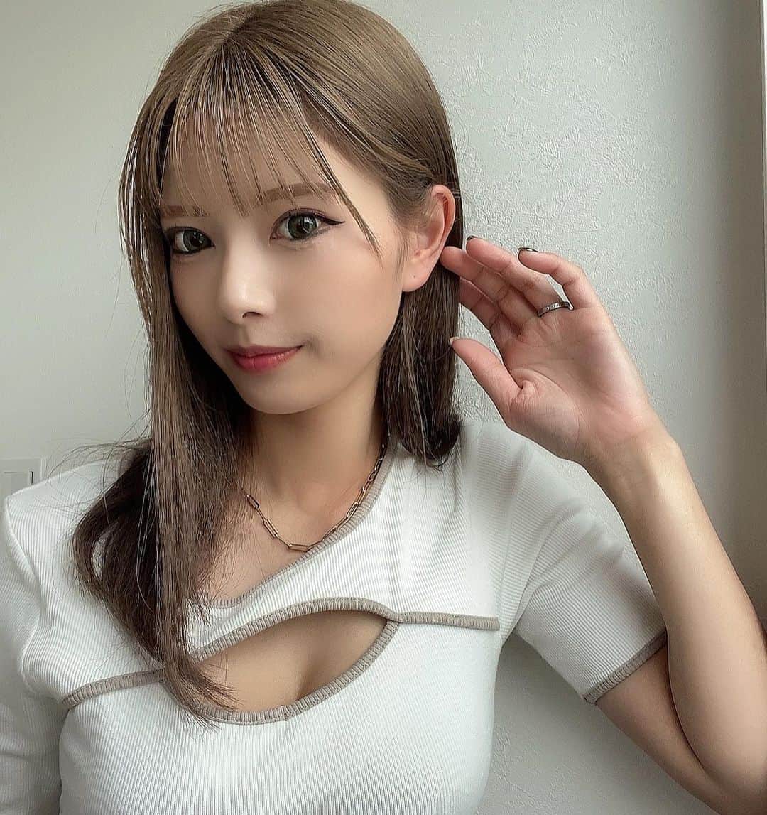 のインスタグラム：「.  アクセサリーや小物で雰囲気変わって、オシャレを楽しめるよね🩹🖤💭🎵🤍📞  @thelimely のﾈｯｸﾚｽ✨  ゴールド😎 付けっぱなしでも、金属アレルギー対応もしてるよ😀🌟  ほかにもピアスなどあるからちょっとしたプレゼントにも🎁♡  @thelimely #LIMELY #ライムリー #肌に優しいアクセサリー #つけっぱなし #金属アレルギー対応 #316l #サージカルステンレス #ちょっとしたプレゼント #プレゼント #小物 #ジュエリー #Jewelry #ファッション #コーデ #ファッションコーデ」