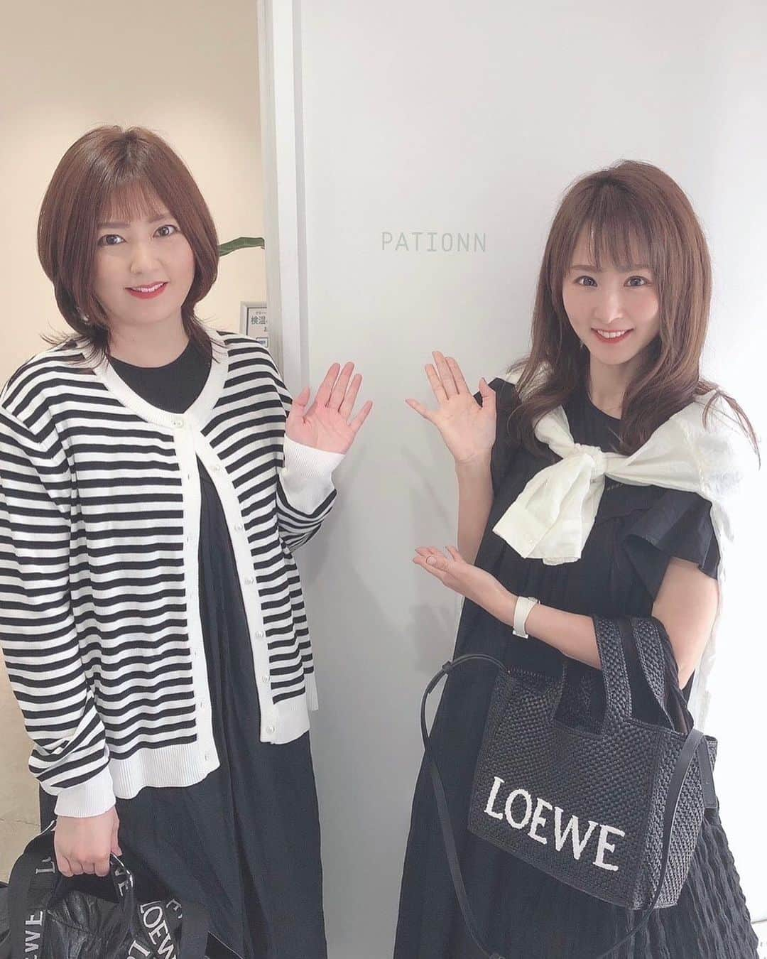 花清まゆこさんのインスタグラム写真 - (花清まゆこInstagram)「@tanakakaorin  と、  美容院の旅💇‍♀️  今回は一緒に行けて良かった❤️  @tanaka_hiroyoshi  いつもありがとー✨  #美容院　#表参道美容院　#hair  #hairstyle #haircolor #hairsalon #表参道　#表参道美容室 　#青山　#ヘアサロン　#セミロング #pationn #ソーシャルディスタンス #新時代　#コロナ対策 #コロナ対策美容院　#アラフォー　#アラフォーママ  #男の子ママ #シースルーバング　　　#兄弟ママ  #男の子ママ　@pationn_official」5月29日 19時56分 - mayuusa610