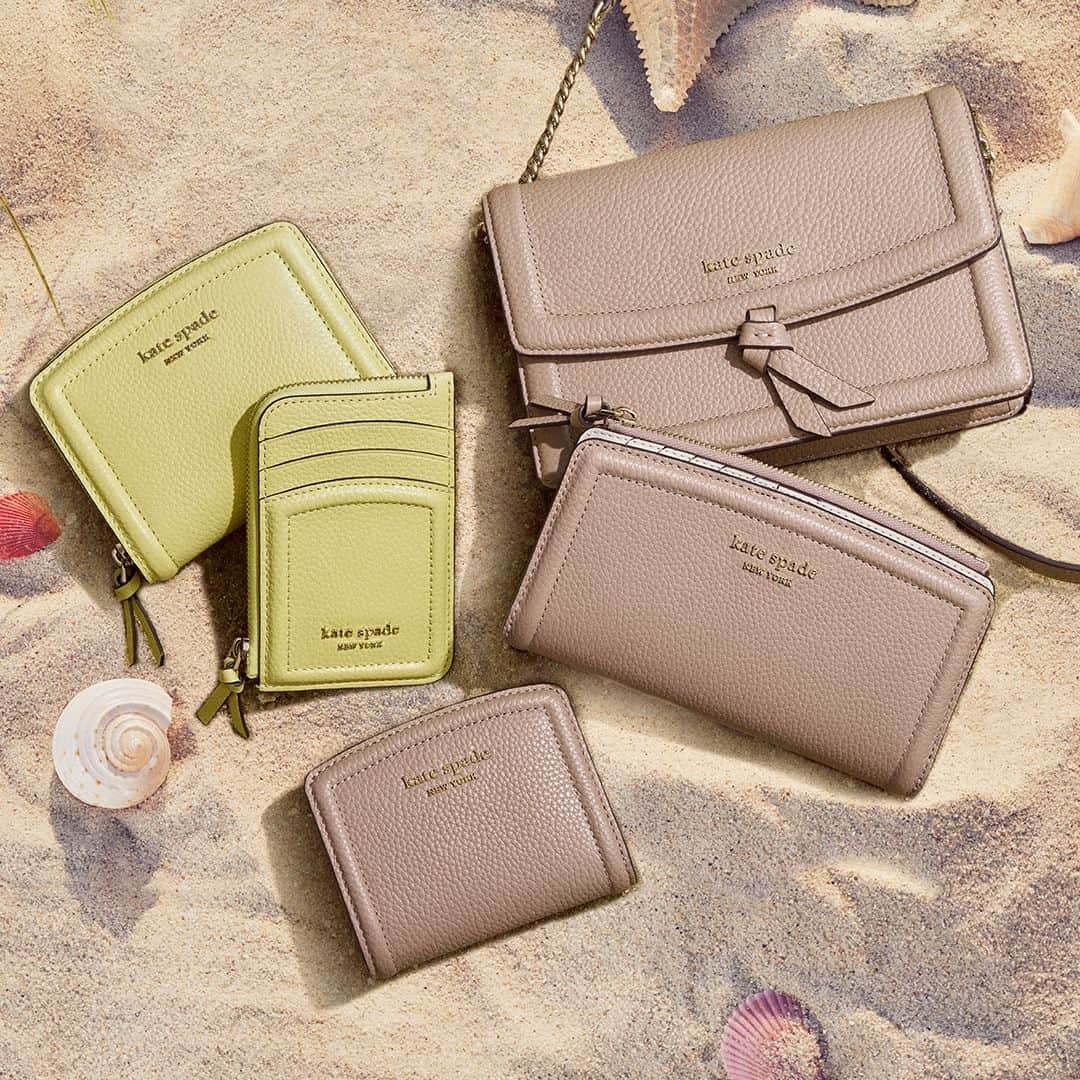 ケイト・スペードのインスタグラム：「手放せなくなる ナチュラル＆シックな ウォレット  #katespadeny #katespadejapan #ケイトスペード #ケイトスペードニューヨーク」