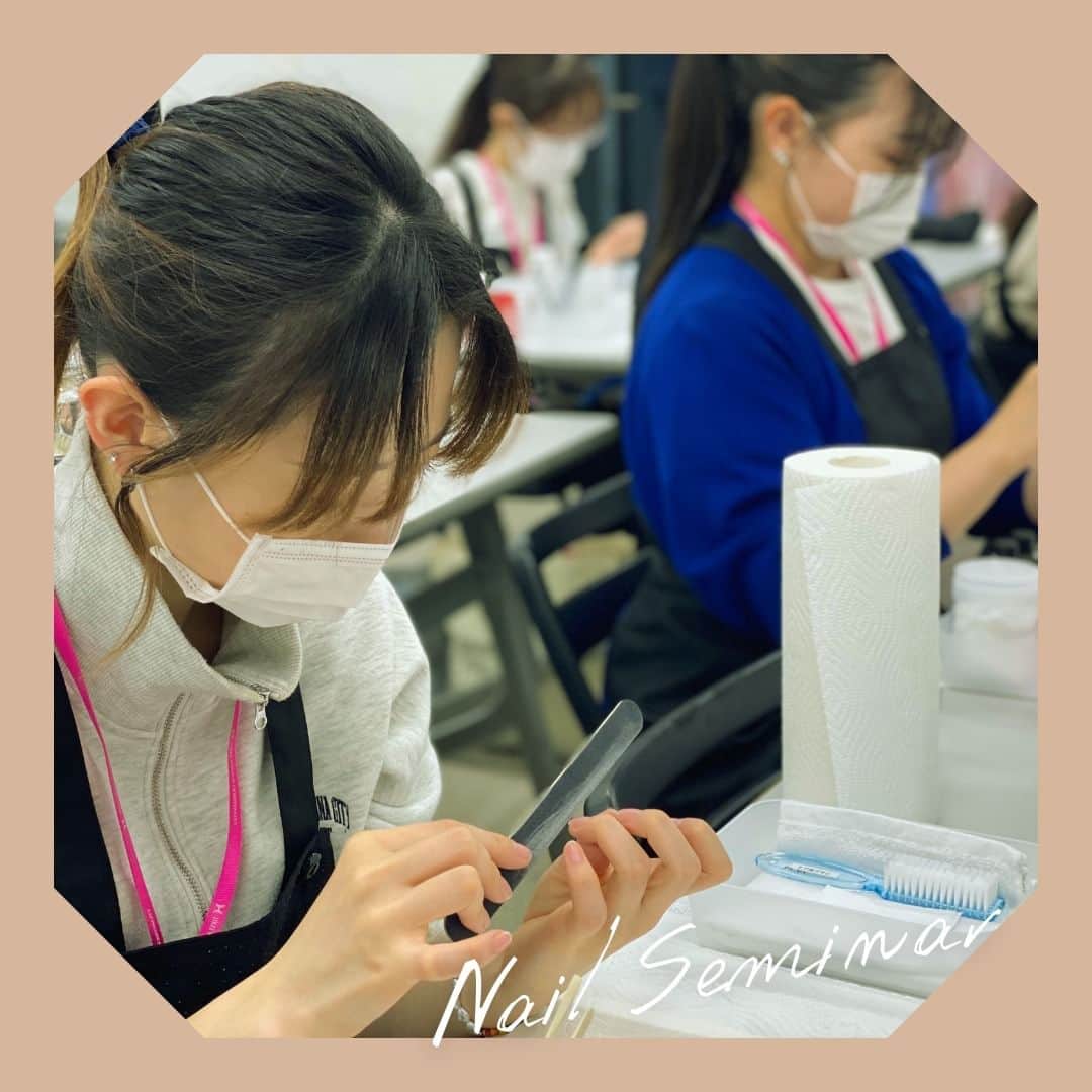 のインスタグラム：「【ネイルゼミ】 ネイルゼミの授業にお邪魔してきました💅 この日はセルフネイルの基礎✨ 黙々と取り組んでいました👏  o。○.o○。o○.o○。o.○o。○ 学校の詳しい情報はHPを✍ 業界コラムなどの スペシャルコンテンツも 盛りだくさん！ プロフィールのURLから👀 o。○.o○。o○.o○。o.○o。○  #大阪ホテル観光アンドウェディング専門学校  #大阪ウェディングアンドホテルir専門学校  #ブライダル #ウェディング #ホテル #観光 #エアライン #ir #専門学校」