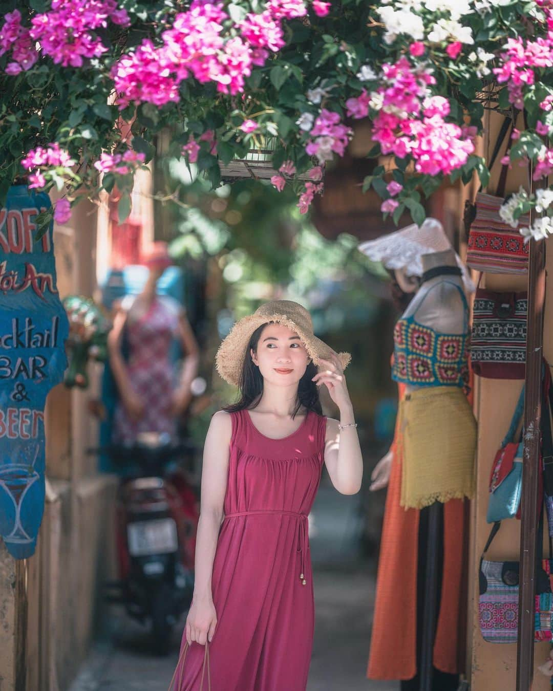 mikicoco00のインスタグラム：「・ 楽しすぎたベトナム🇻🇳  写真を気に入って頂き、ベトナム旅行に招待して頂きました！ ありがたや〜🙏💓 久々の海外！思いっきり楽しんできました🕺  ビックリするぐらい暑かったけど🫠 わくわくして、ハプニングさえも面白い不思議🤣  ホイアンで食べたバインミー美味しかった〜！！  @his_japan  #ベトナム#ホイアン#ダナン#海外旅行  #バインミー#バインミーフーン#ホイアングルメ  #việtnam#vietnam#베트남 #his_japan2023」