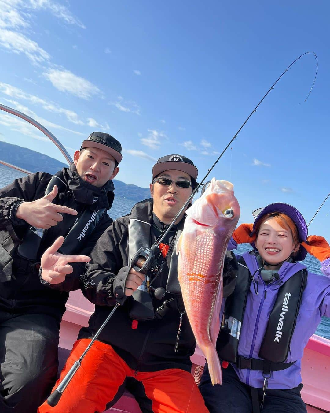 マルコスのインスタグラム：「やほまる❗️  BSジャパネクスト📺 鈴木拓とマルコスの釣りわっしょい🎣 始まってるよんー！なうなう！  見れない人は、ジャパネクストのアプリで無料視聴してね❗️  こん時のロケ、すこぶる体調わるくなってハニワみたいな顔してるからww チェックしてね❗️  沼津でタイラバーー！  #釣りわっしょい　#鈴木拓　#マルコス」