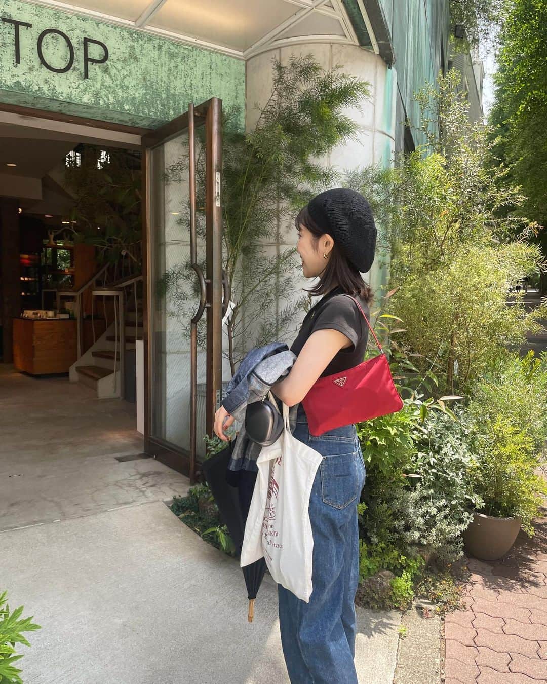 mizukiさんのインスタグラム写真 - (mizukiInstagram)「ヘッドホンをつけてる自分がなんだか慣れなくて恥ずかしい私です🎧 この日は行きたいカフェに行ってお買い物したいい日💛 晴れてたし暖かかったなぁ🌳✨ ㅤㅤㅤㅤㅤㅤㅤㅤㅤㅤㅤㅤㅤ #東京カフェ#jcook#原宿カフェ#ベレー帽#ボブヘア#神宮前カフェ」5月29日 20時20分 - mizukidrop