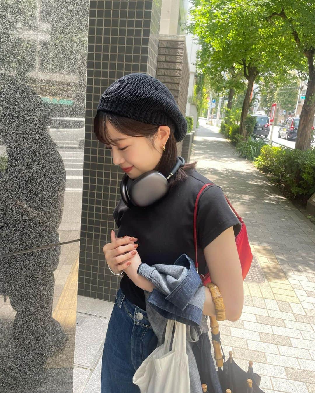 mizukiさんのインスタグラム写真 - (mizukiInstagram)「ヘッドホンをつけてる自分がなんだか慣れなくて恥ずかしい私です🎧 この日は行きたいカフェに行ってお買い物したいい日💛 晴れてたし暖かかったなぁ🌳✨ ㅤㅤㅤㅤㅤㅤㅤㅤㅤㅤㅤㅤㅤ #東京カフェ#jcook#原宿カフェ#ベレー帽#ボブヘア#神宮前カフェ」5月29日 20時20分 - mizukidrop