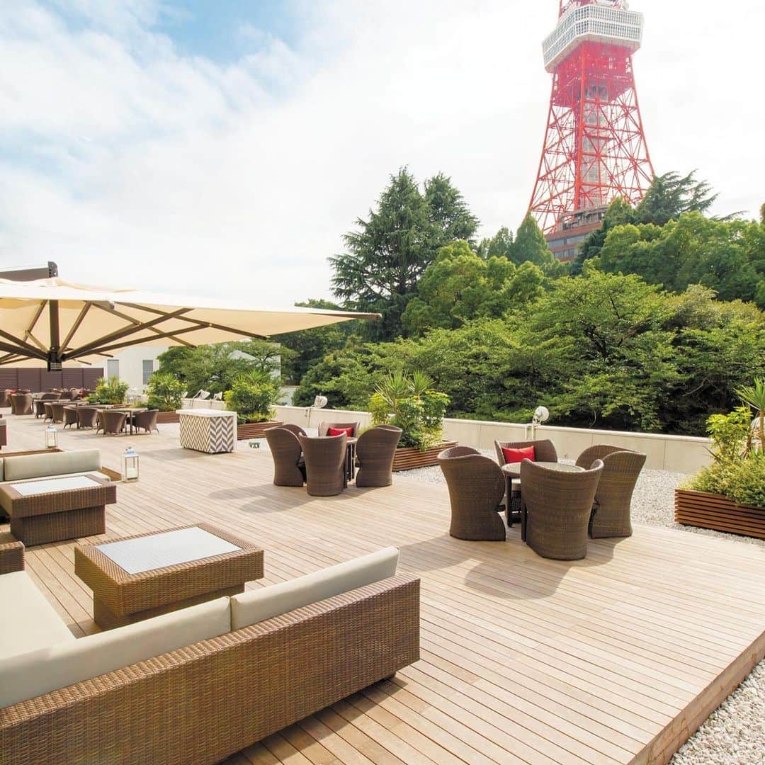 東京プリンスホテルさんのインスタグラム写真 - (東京プリンスホテルInstagram)「オープンエアーな空間でのランチはいかがでしょう🥂  新緑が美しいこの時期、東京タワー🗼が一望できる「カフェ＆バー タワービューテラス」でゆったりと流れるランチタイムをお楽しみください。  Enjoy a special lunch out in the open air and make the most of that pleasant early-summer weather at Cafe & Bar Tower View Terrace 🥂  Admire exceptional views of the majestic Tokyo Tower framed by lush, seasonal greenery as you tuck into some truly delectable food and drink!  Share your own images with us by tagging @tokyoprincehotel  —————————————————————  #東京プリンスホテル #女子ランチ #テラス席 #東京タワー #tokyoprincehotel #tokyolunch #tokyotower」5月29日 20時20分 - tokyoprincehotel