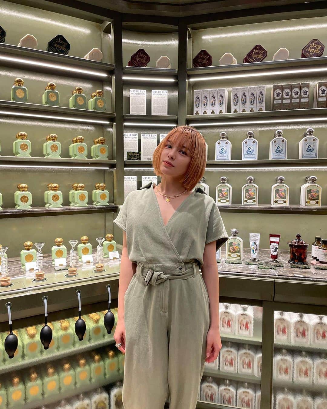 ステファニーのインスタグラム：「🌿🥒🥕🥝🍍 フランス発の香水や自然派のお化粧品でお馴染みのBULYから新しく、野菜でできた香水が発売されたとのことで、代官山店でのイベントへ行ってきました！ 水性香水なのでお肌にも優しいのはもちろん、香りがもの凄く良くて、ボトルも可愛くて使うのが楽しみ♡！ みんなもぜひ見てみてください！ #love #beauty #officineuniversellebuly #perfume #fragrance #buly #オフィシーヌユニヴェルセルビュリー #ビュリー #香水 #ビュリー代官山 #服の色まさかのどんカブり」