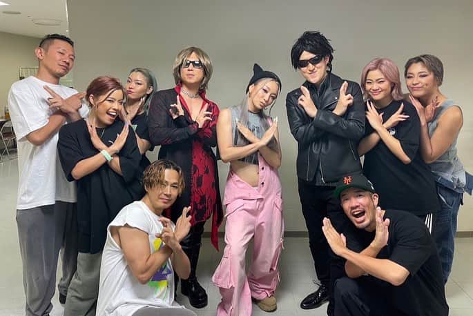 むらせのインスタグラム：「倖田來未さんとX JAPANな夜🎙️🥁  misonoさんのサプライズ計画で、TATSUYAさんと倖田さんを驚かす！misonoさん、Nosukeさん、ダンサーの皆様、ありがとうございます！   最後はMoonCryingになった 🌙  #倖田來未 #kodatour23 #misono #nosuke #TATSUYA #むらせ #あー楽しかった #MoonCrying #そして今Amazonで倖田來未さんの音源を聴く」